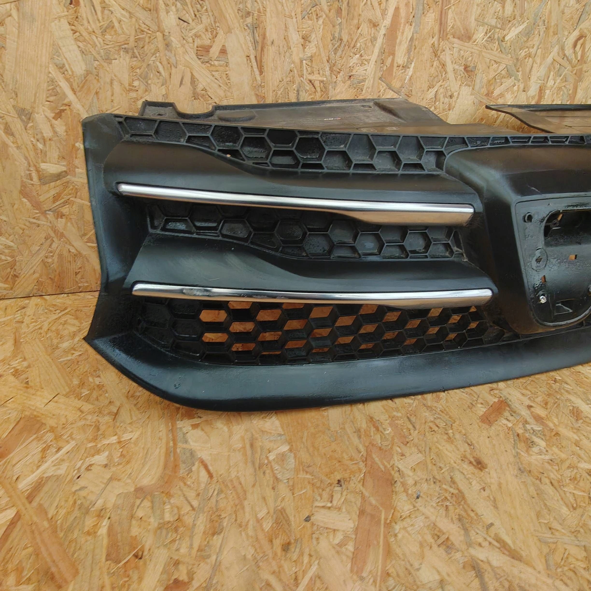 Dacia Sandero II 2017 front grille radiator / grill