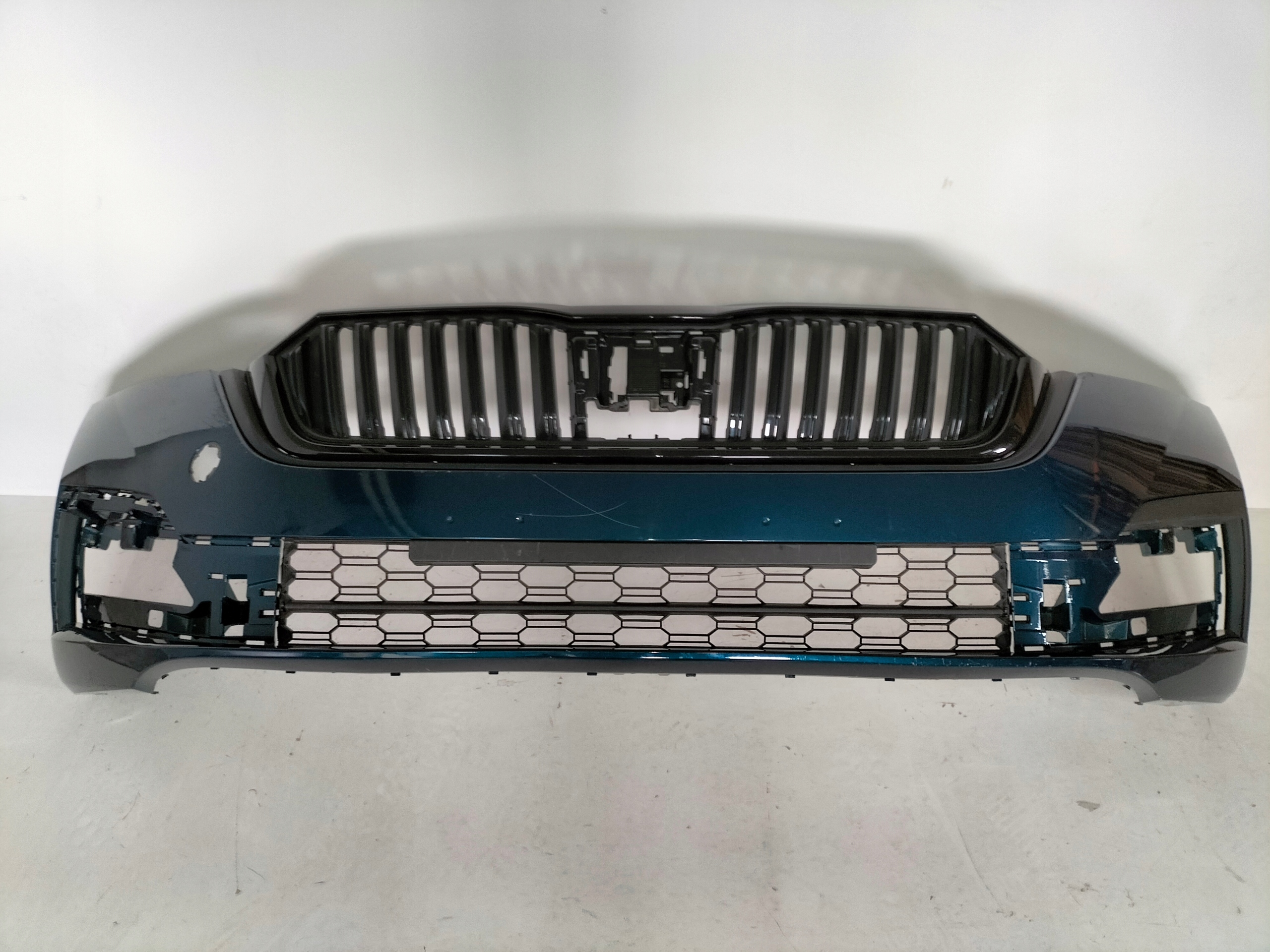 FRONTSTOSSSTANGE VORNE SKODA OCTAVIA 4 IV 19