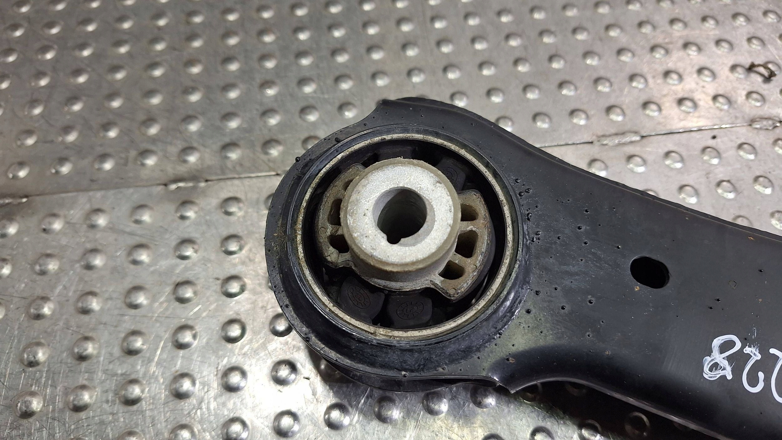 arm left front A9103330000 MERCEDES SPRINTER W907 W910 CRAFTER