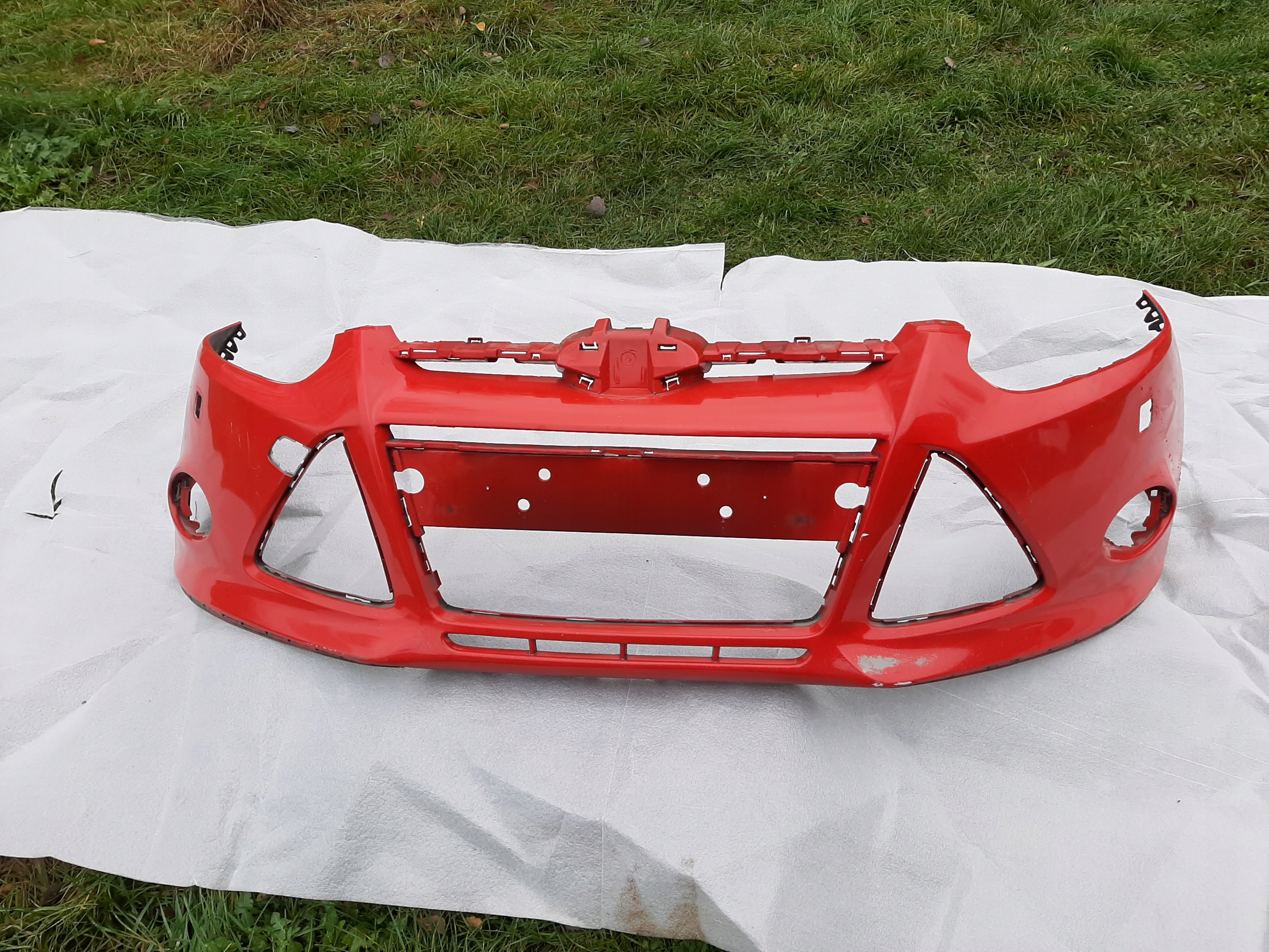 Ford Focus III 2010-2014 бампер перед, омивачі