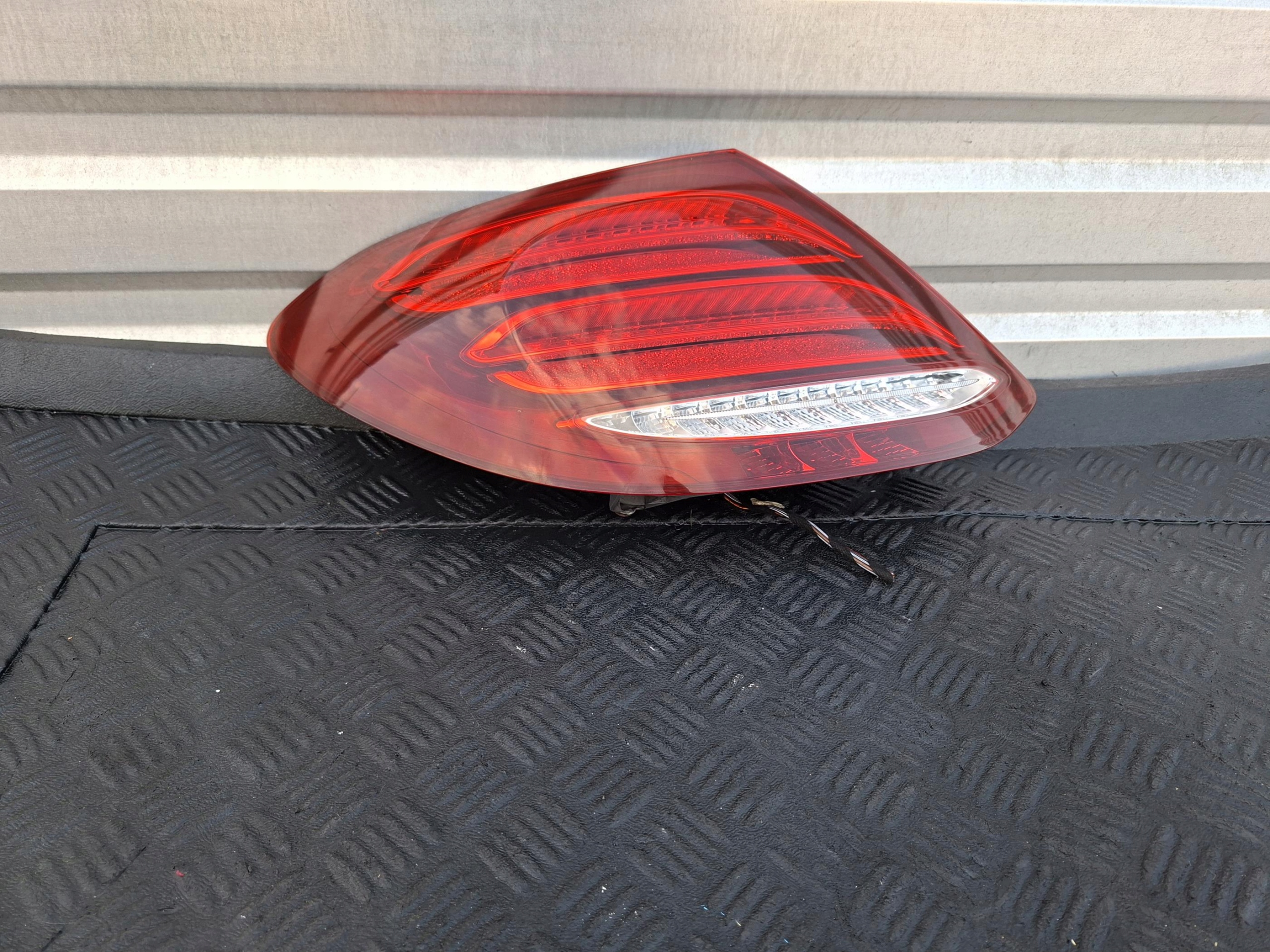 light rear part left rear left A2139067900 MERCEDES E W213 sedan