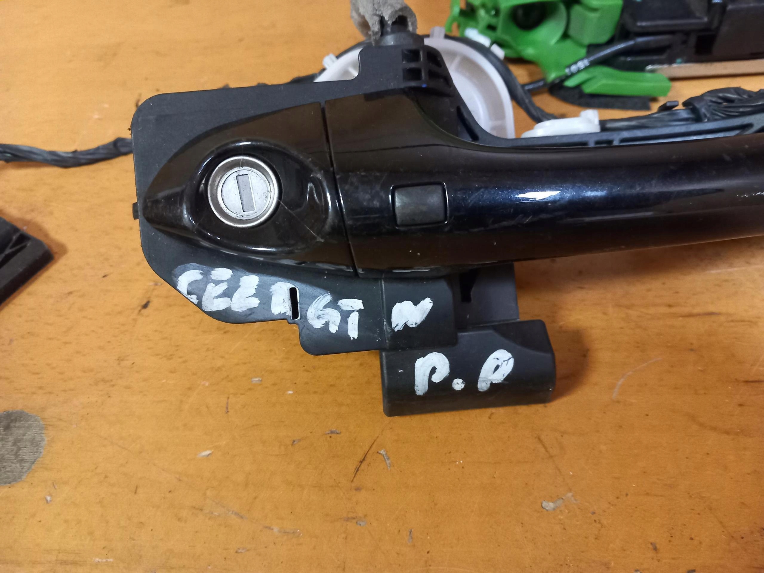 lock handle door right front KIA CEED II GT 81320-A2820 13-17