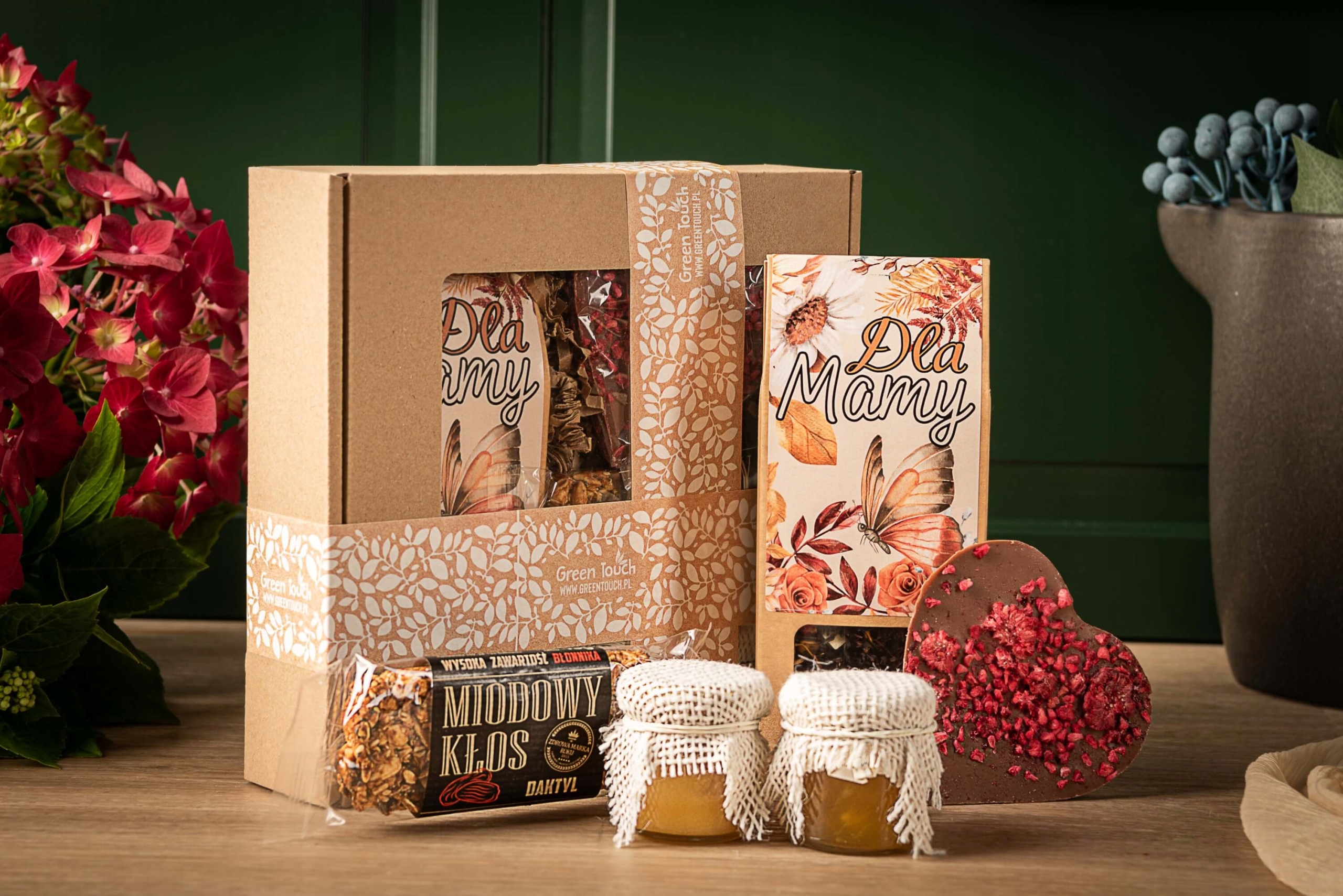 ANYÁK NAPI AJÁNDÉK – ANYÁK NAPI TEA SZETT CSOKOLÁDÉ MÉZES AJÁNDÉKDOBOZ Gyártó kódja BF04