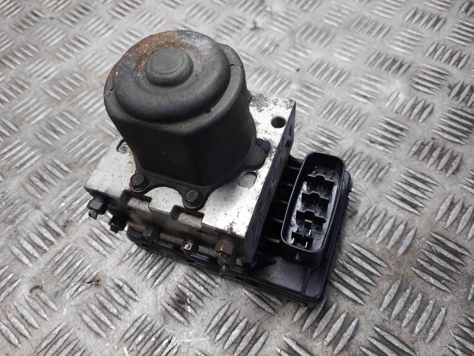 pump control unit ABS TOYOTA COROLLA E11 LIFT 2.0 D4D 44510-12370