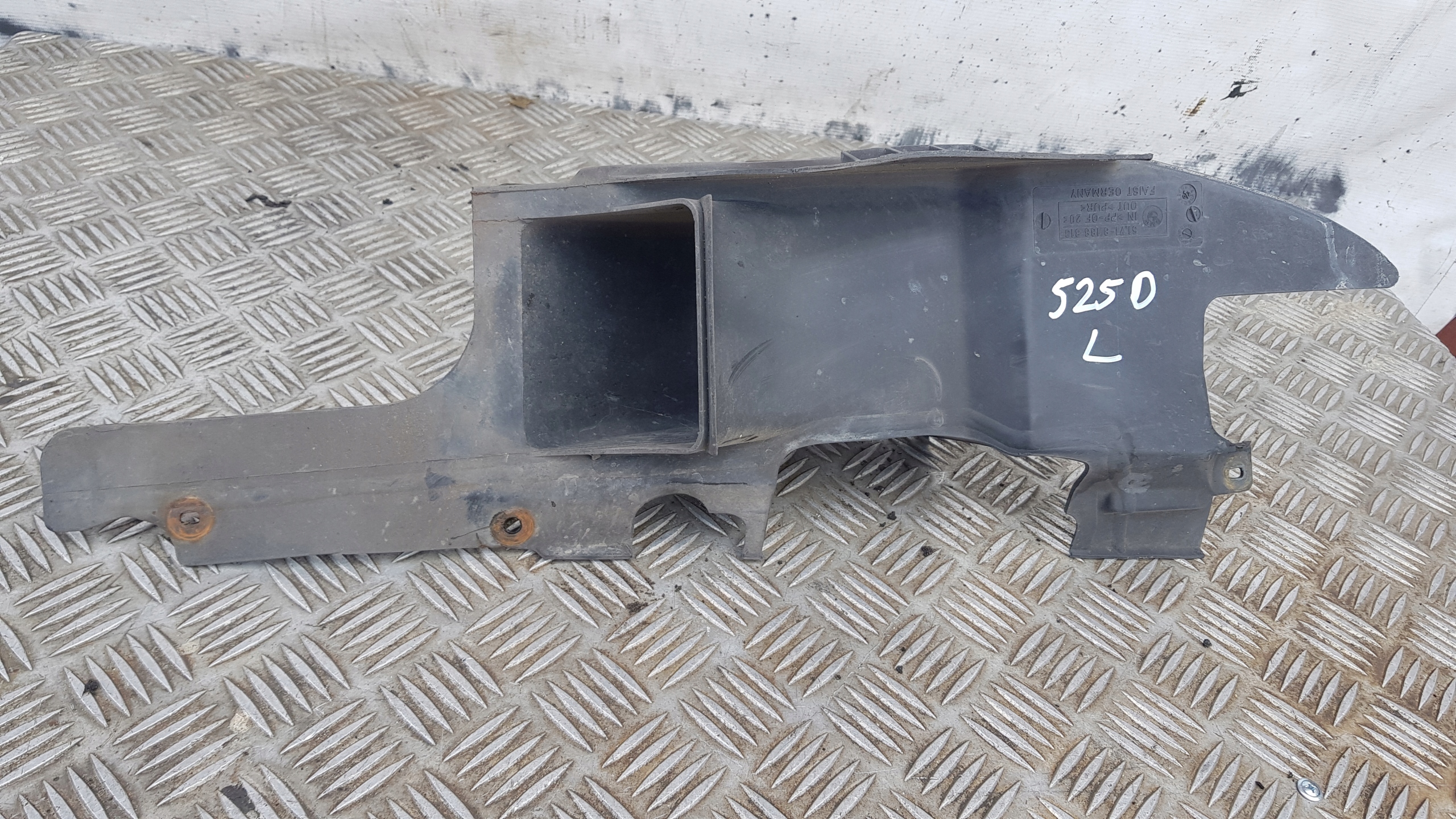 BMW E39 525I mudguard air duct air line left