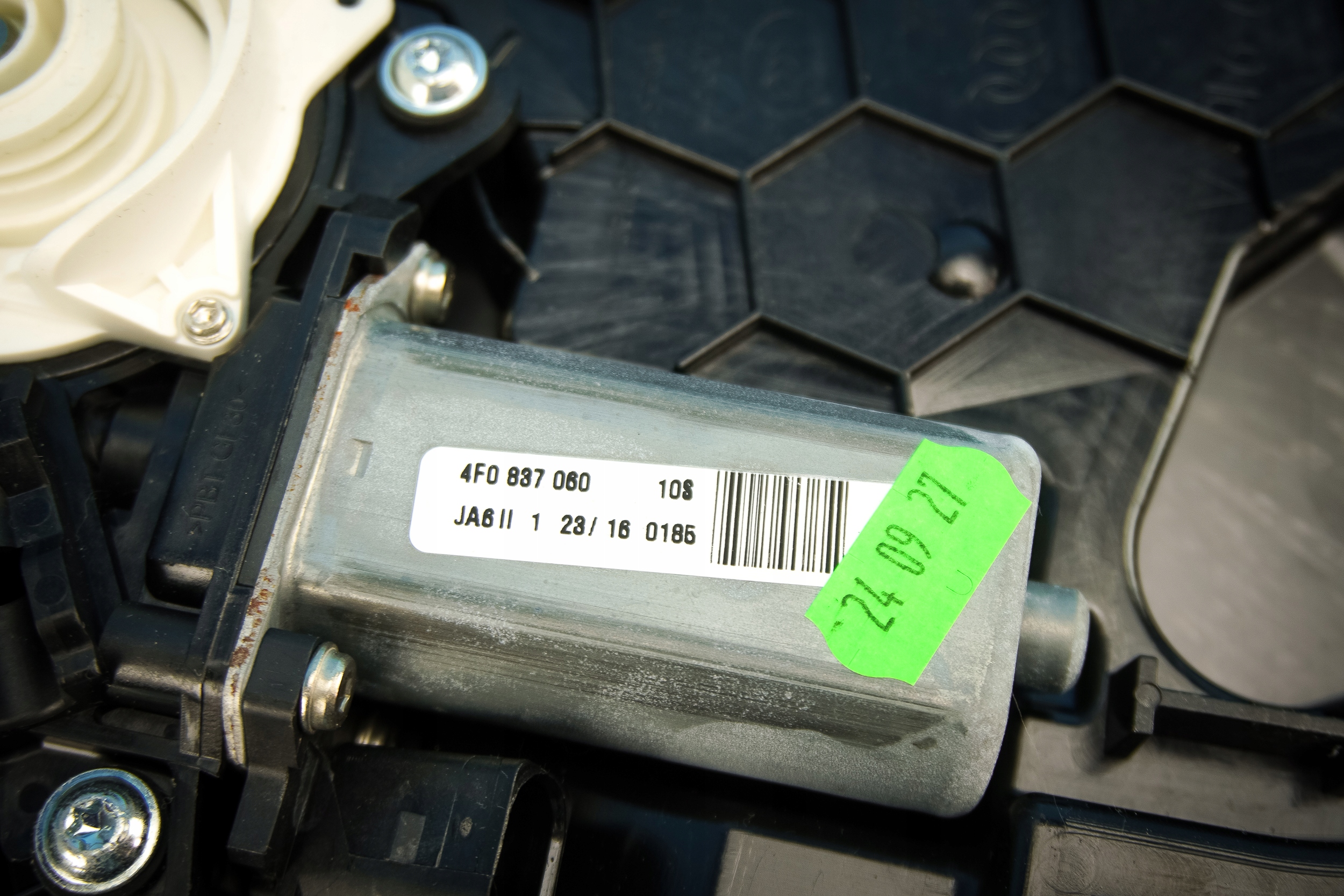 engine dociagu door Audi A6 A7 A8 S8 4H 4F0837060