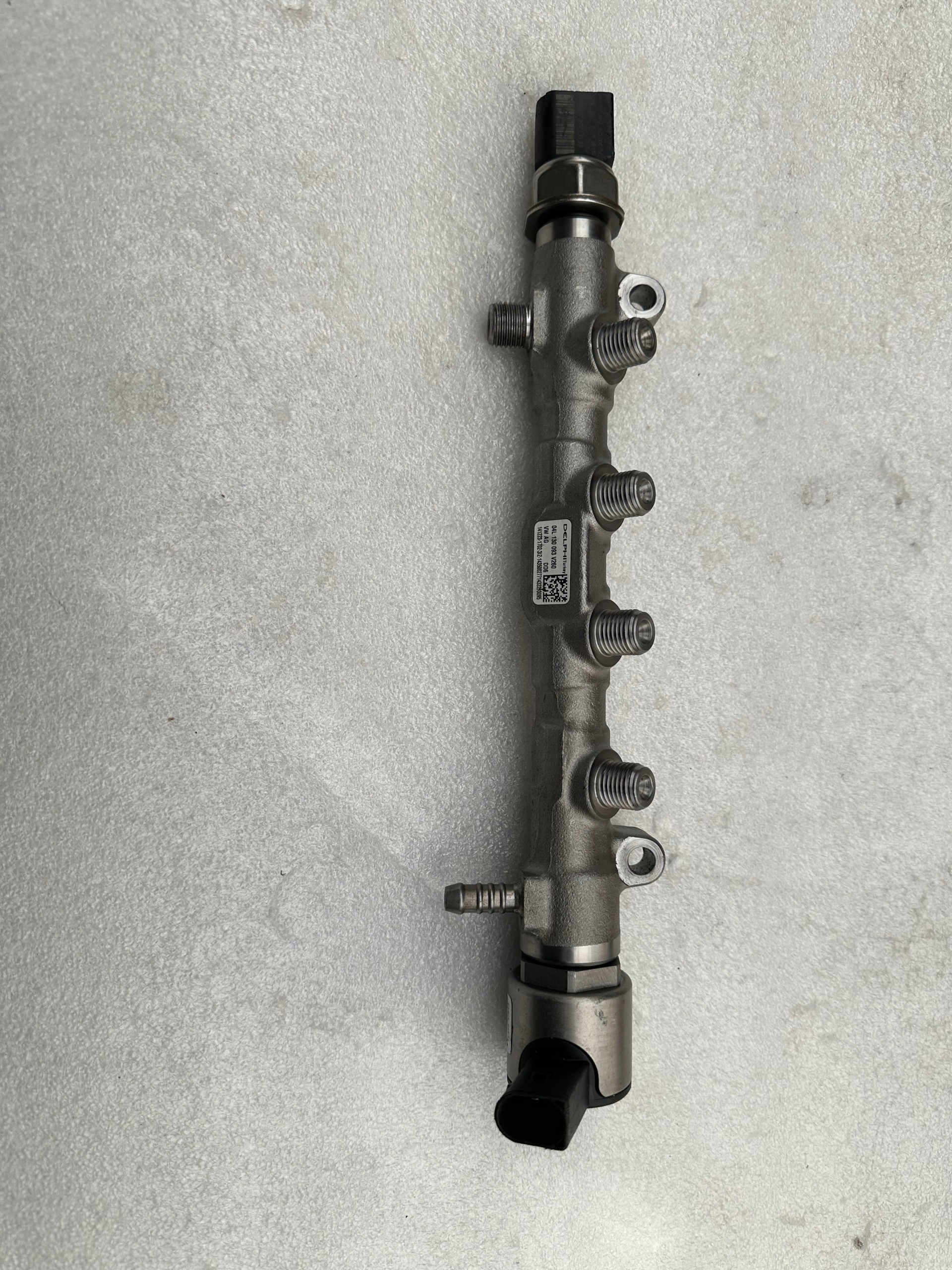 Volkswagen OE 04L130093 listwa wtryskowa...