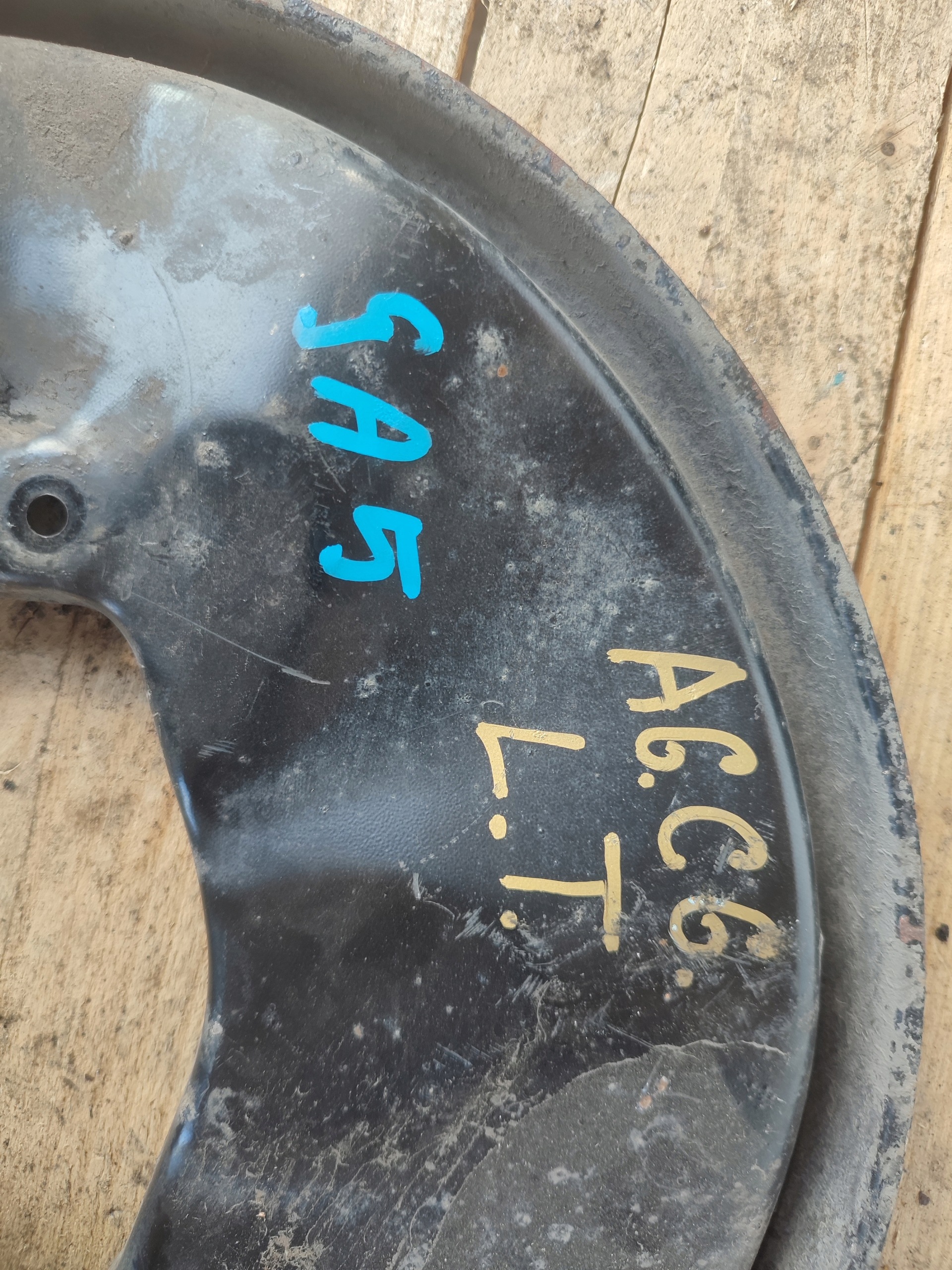 Blende Abdeckung TARCZY HAMULCOWEJ links heck AUDI A6 C6