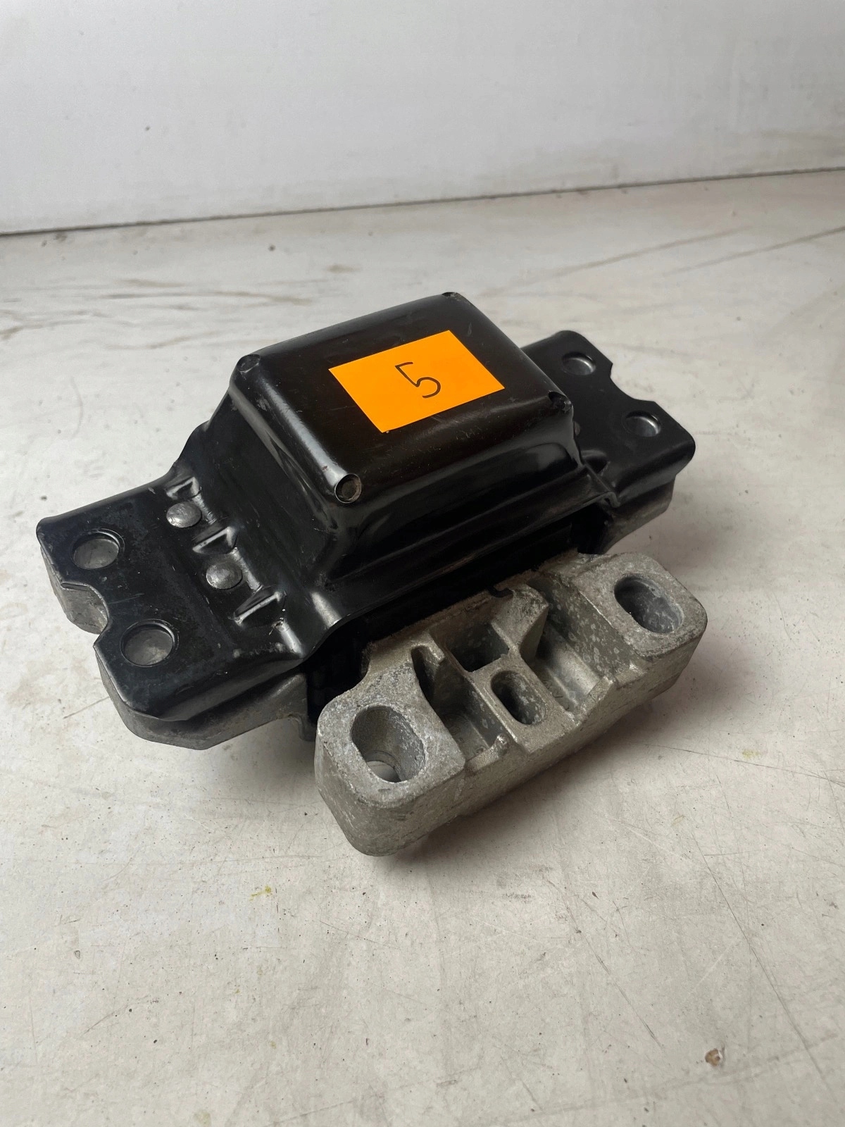 holder engine mount Volkswagen Passat B6 1.9 2.0 tdi