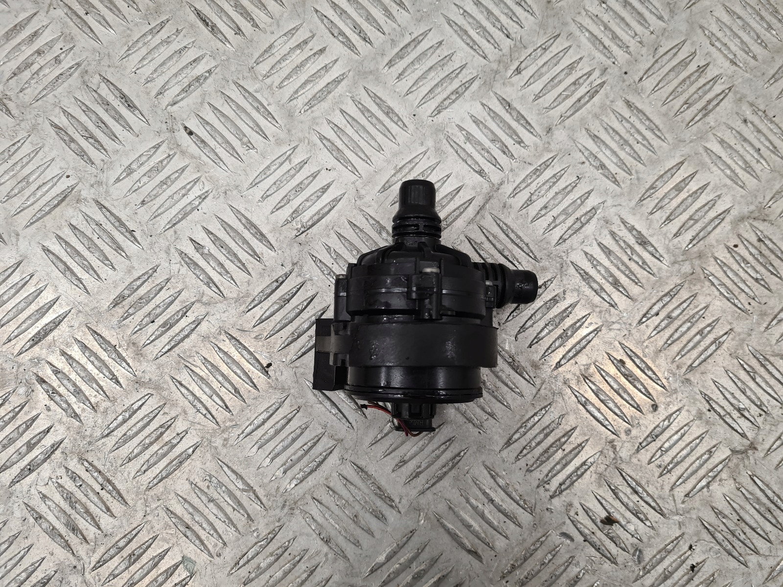 BMW X3 G01 supplementary water pump 8671654