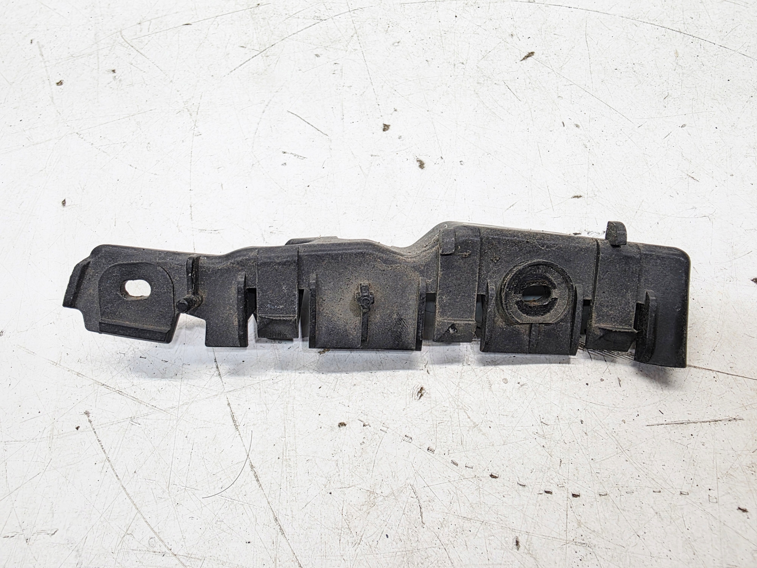 support holder of a bumper right front AUDI A3 8P LIFT 8P0807184B