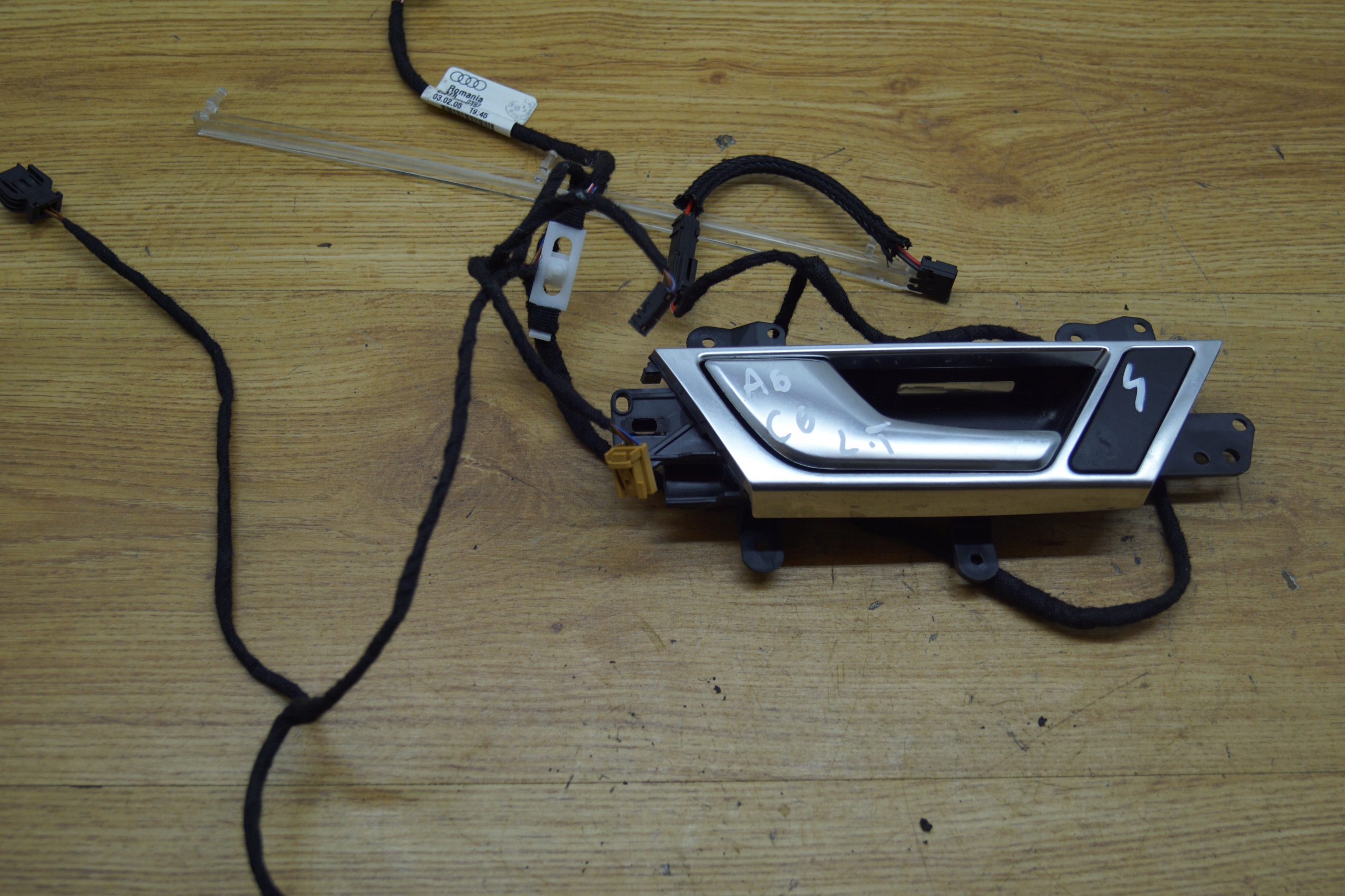 LISTWA LED KLAMKA WIAZKA LEWY TYL AUDI A6 C6