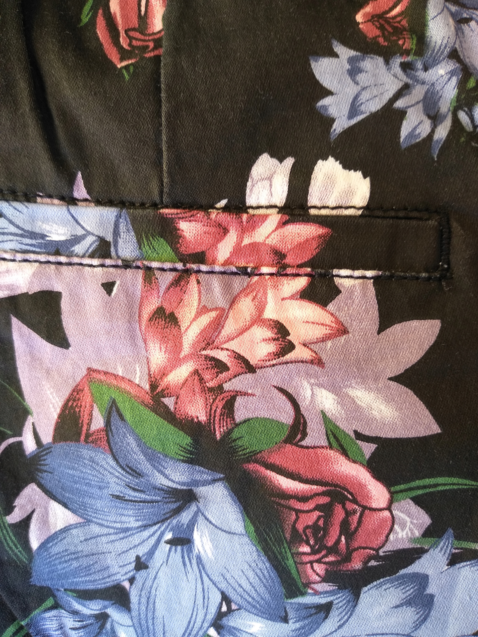 

Eleganckie Spodnie Cygaretki w kwiaty Plus Size 46