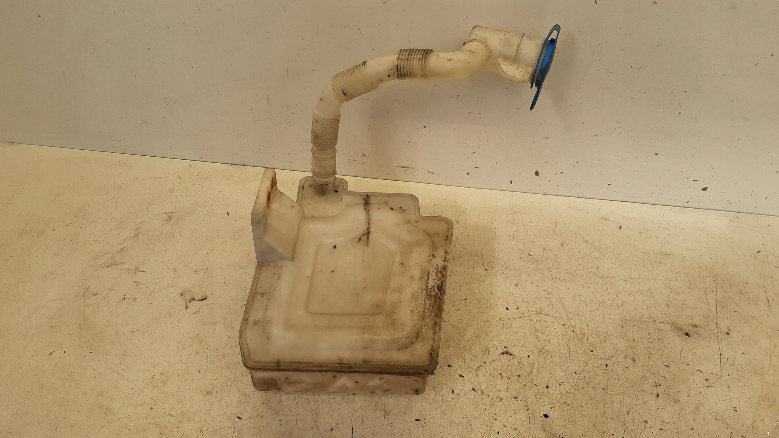 washer fluid tank 1K0959453R Audi A3 8P