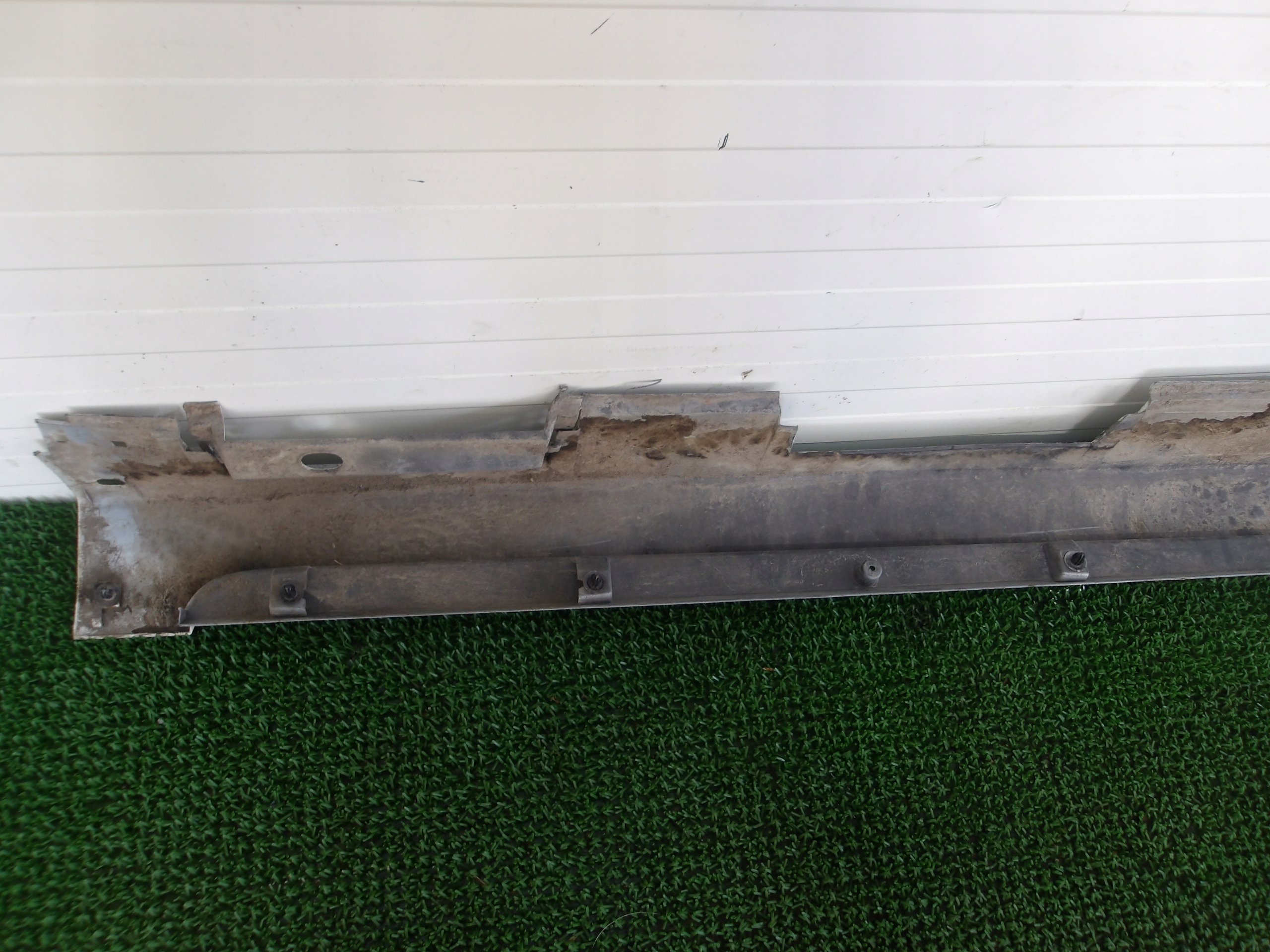 TOYOTA VERSO 09-16 moulding threshold left cap colour 040