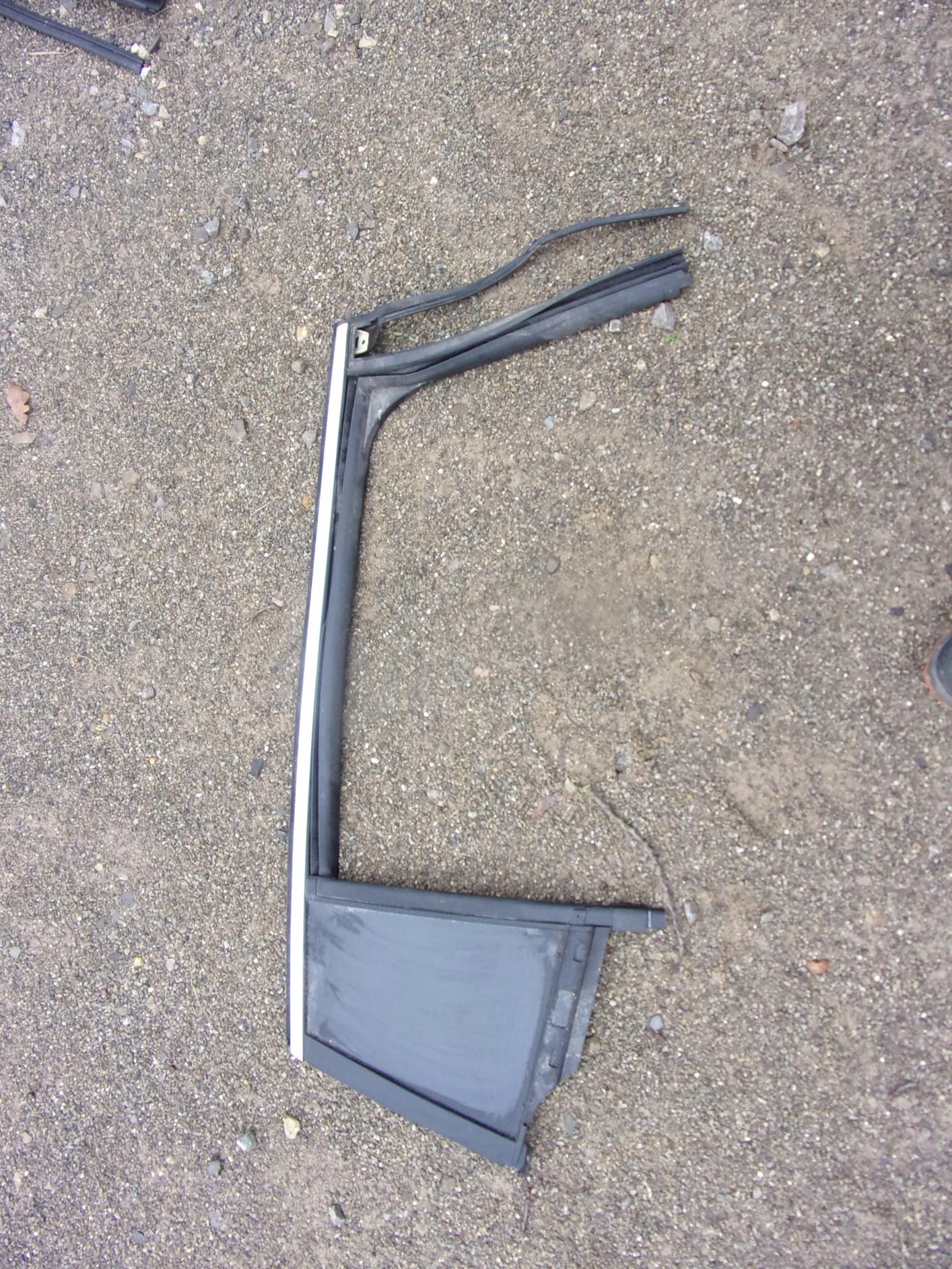 FORD FOCUS MK4 USZCZELKA SZYBA TYŁ PRAWA KOMBI