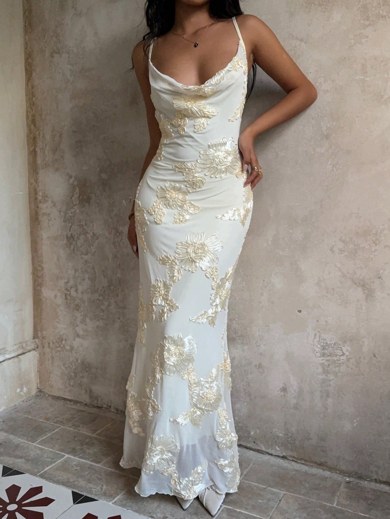 Shein Elegantní Šaty S Lesklou Výšivkou 1M