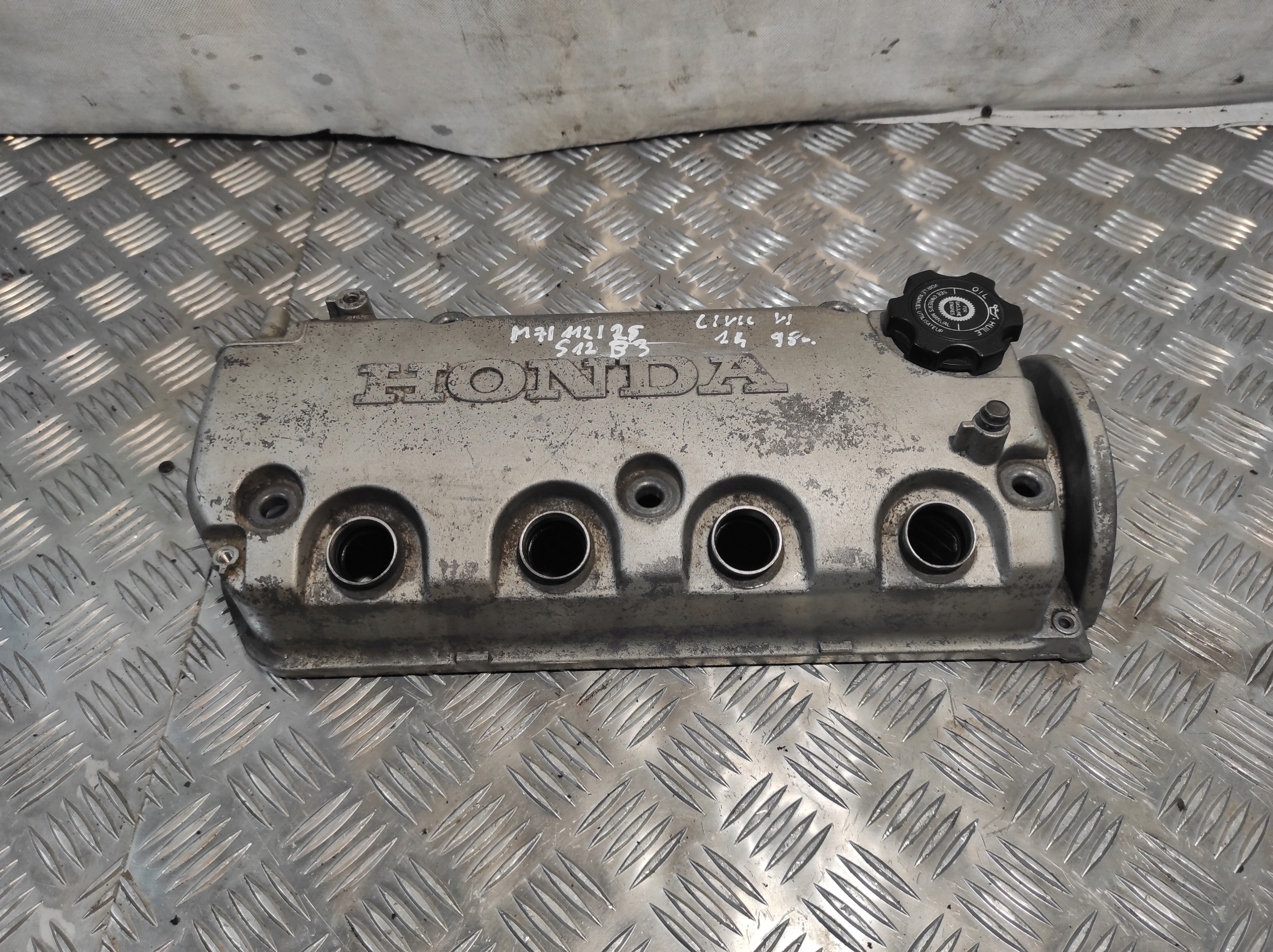 Abdeckung der Ventile HONDA CIVIC VI 6 1.4 B