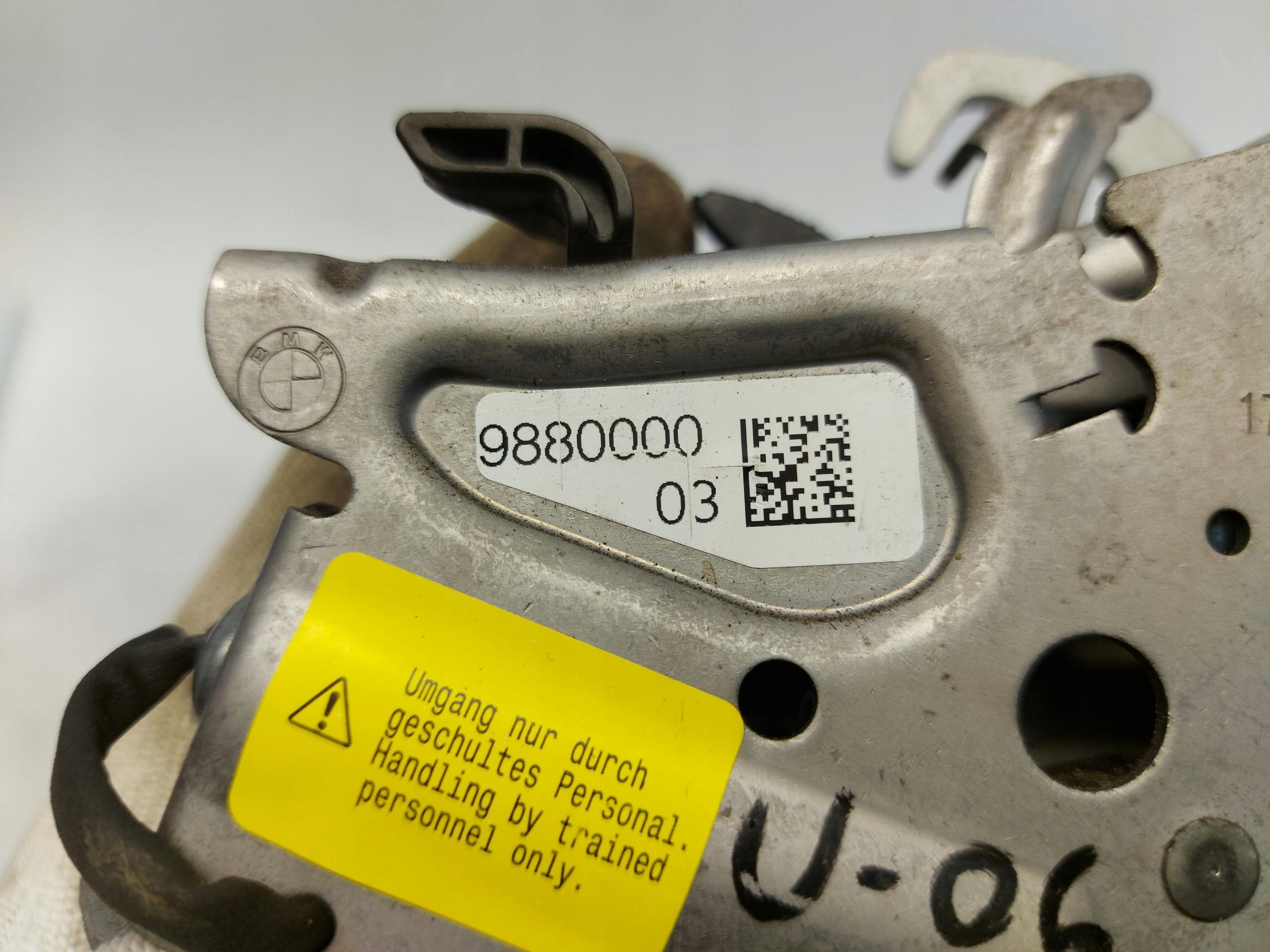 BMW U06 220d bonnet latch lock right SPRAWNY 9880000