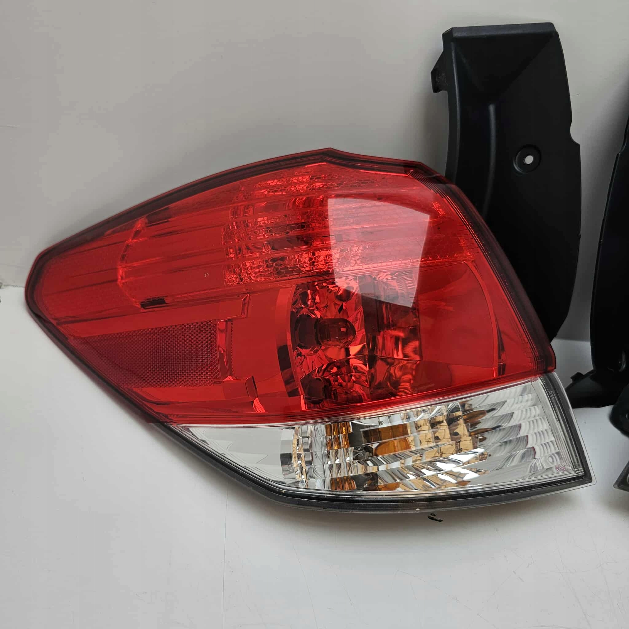 subaru Outback IV фонарь левый правый