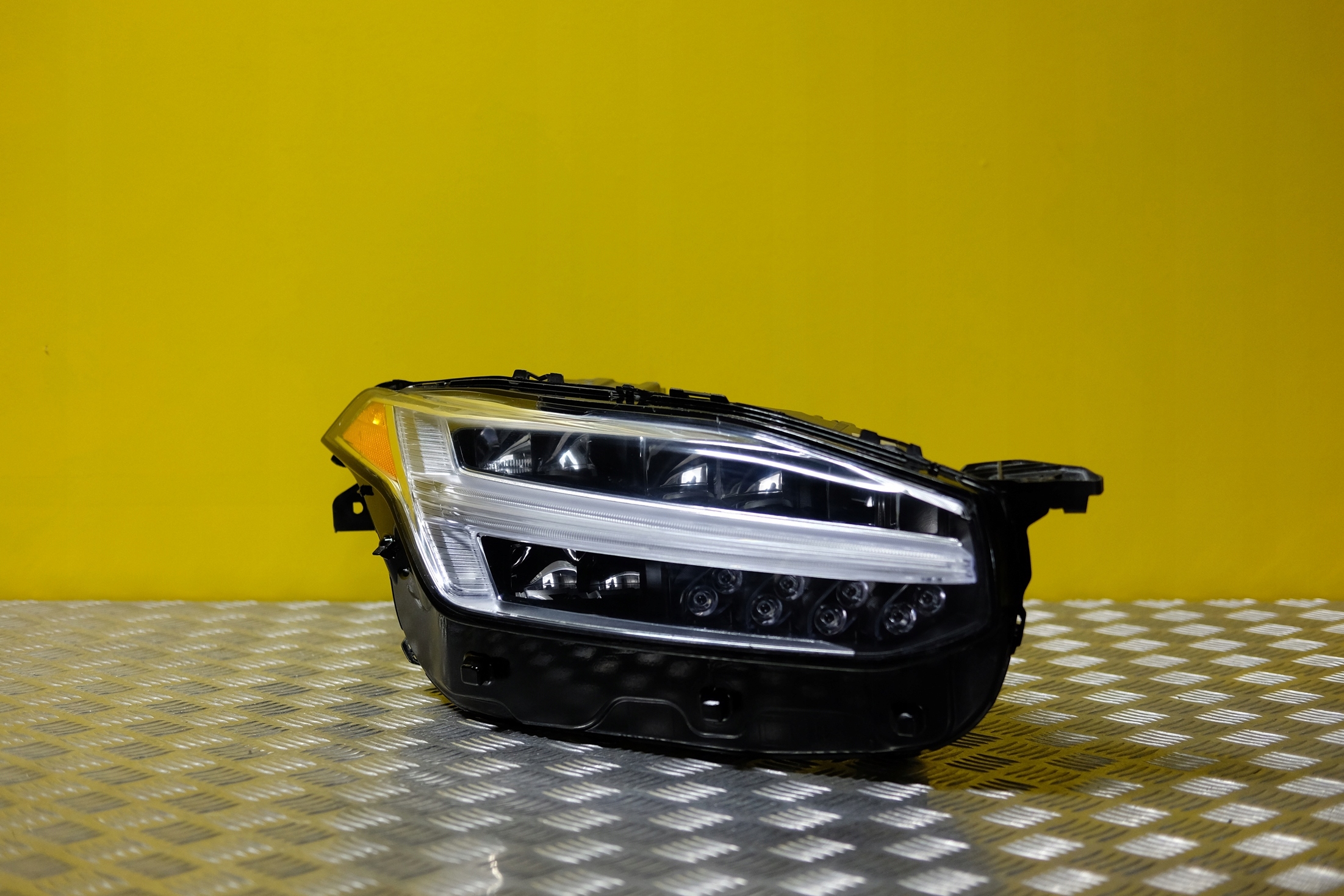 31446687 - VOLVO XC90 2016 17 ФАРА ПЕРЕДНЯ СВІТЛОДІОДНА ЛАМПА США