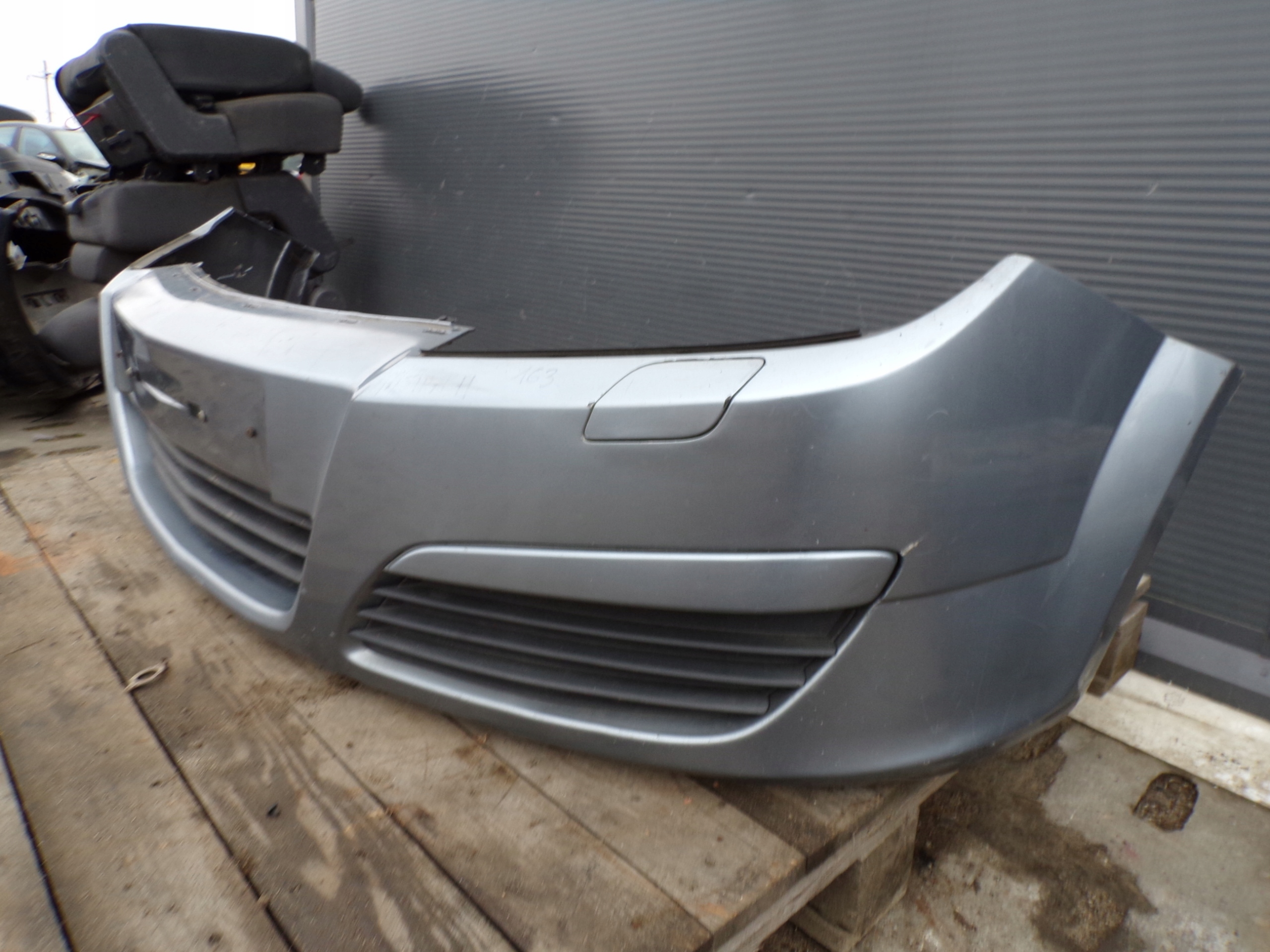 front bumper front OPEL ASTRA H WERSJA below washers colour Z163 (2)