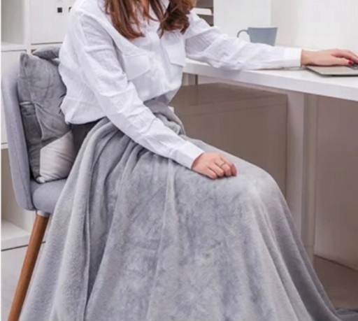 MASKOTKA PODUSZKA KOC OGRZEWACZ DO RĄK PIES HUSKY POPIELATY Z KOCEM 4w1 Długość 160 cm