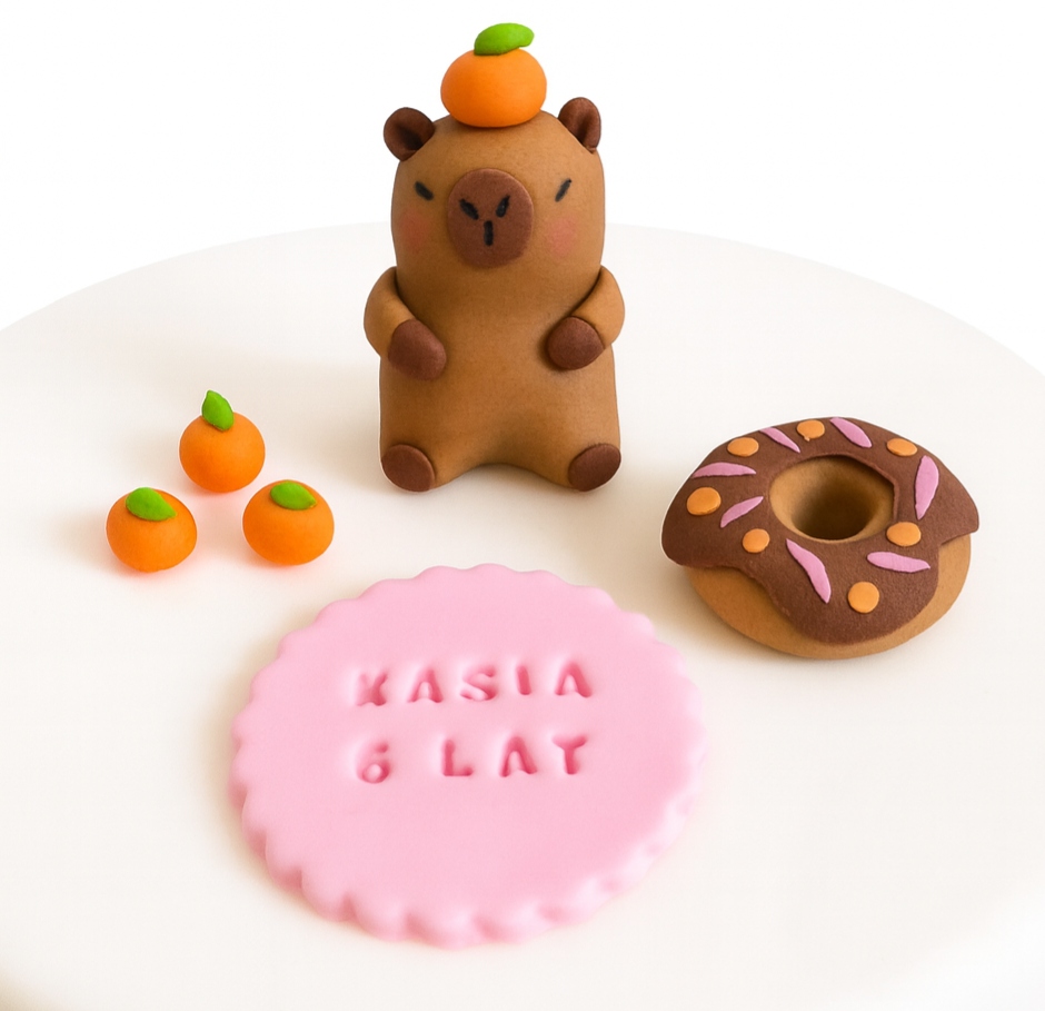 Levně Kapybara cukrová dekorace na dort s růžovou tabulkou, sada