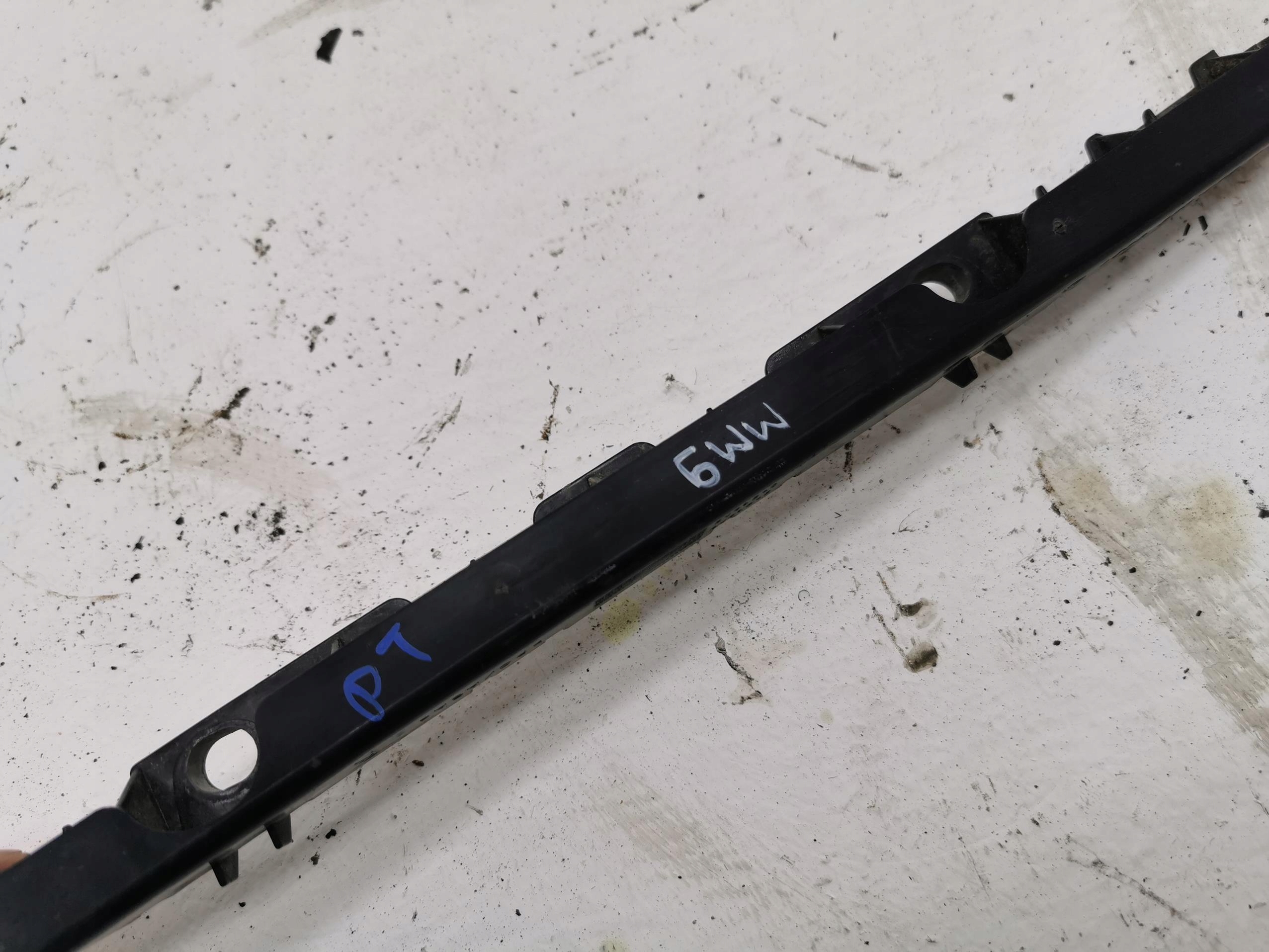 bumper bracket right rear part MERCEDES E-KLASA W207