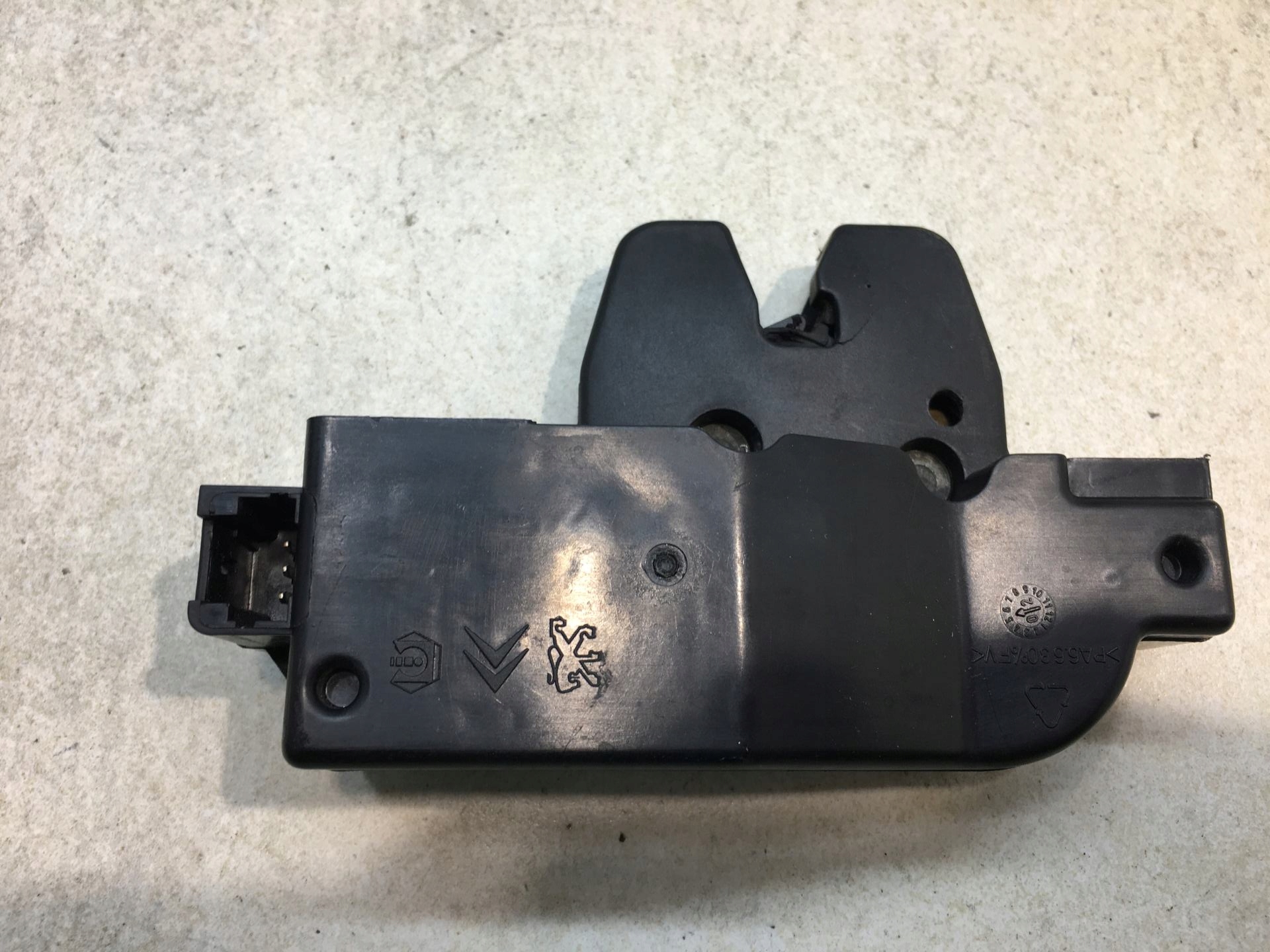 lock bonnet boot CITROEN C5 and 9646091580