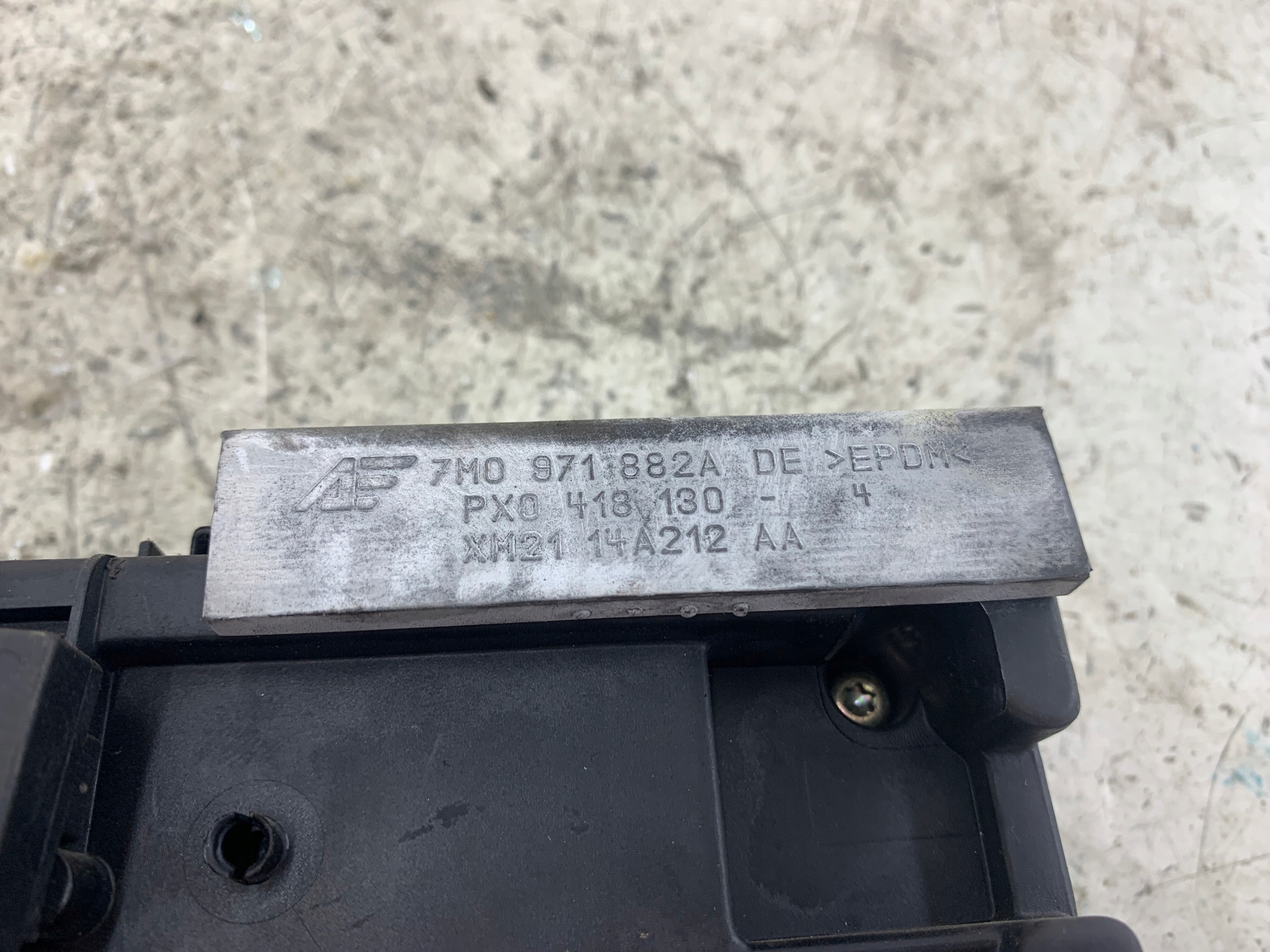 SEAT ALHAMBRA and fuse box 7M0962258J