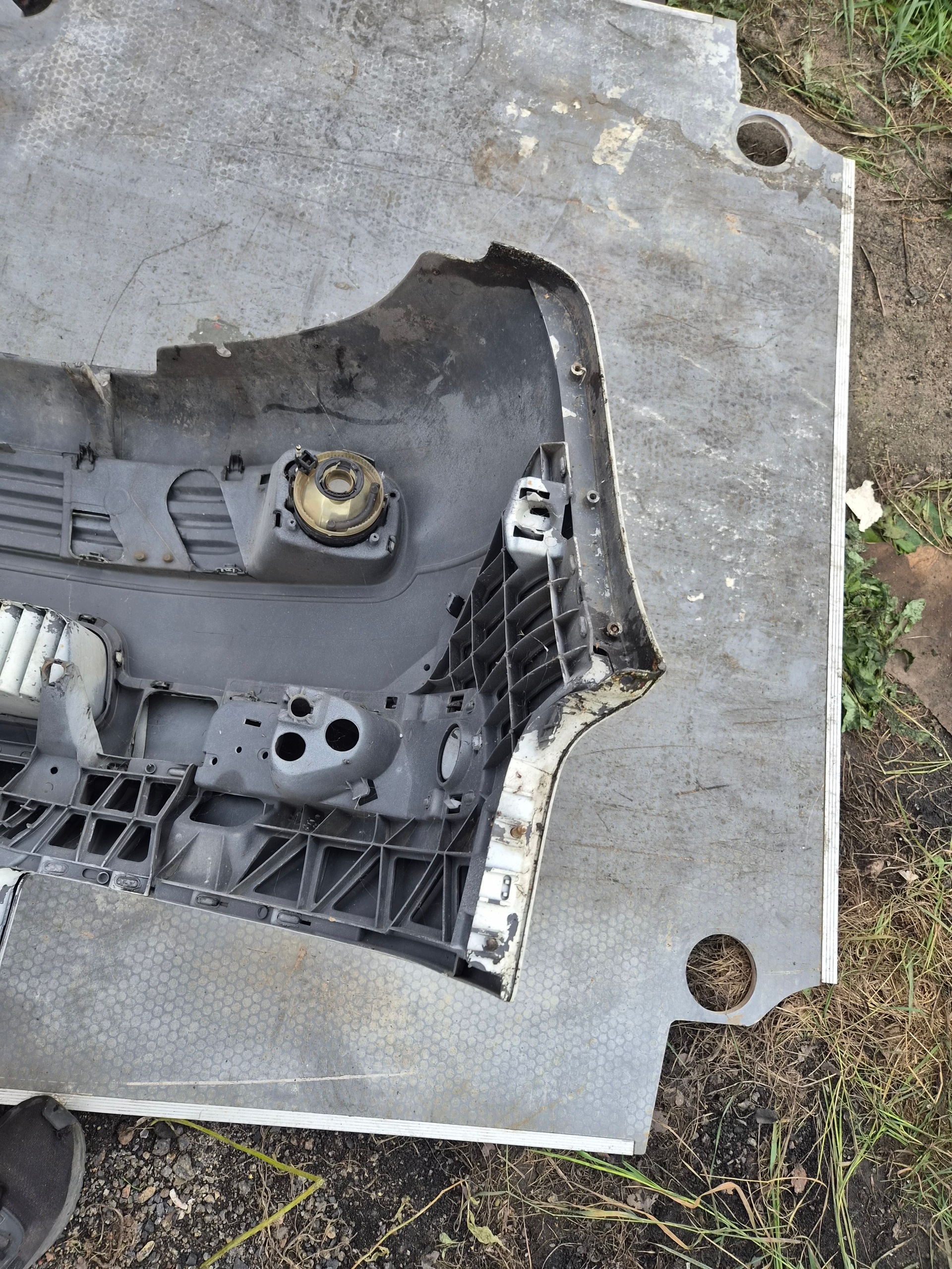 VW T5 Frontstoßstange vorne Caravelle Multivan bialy