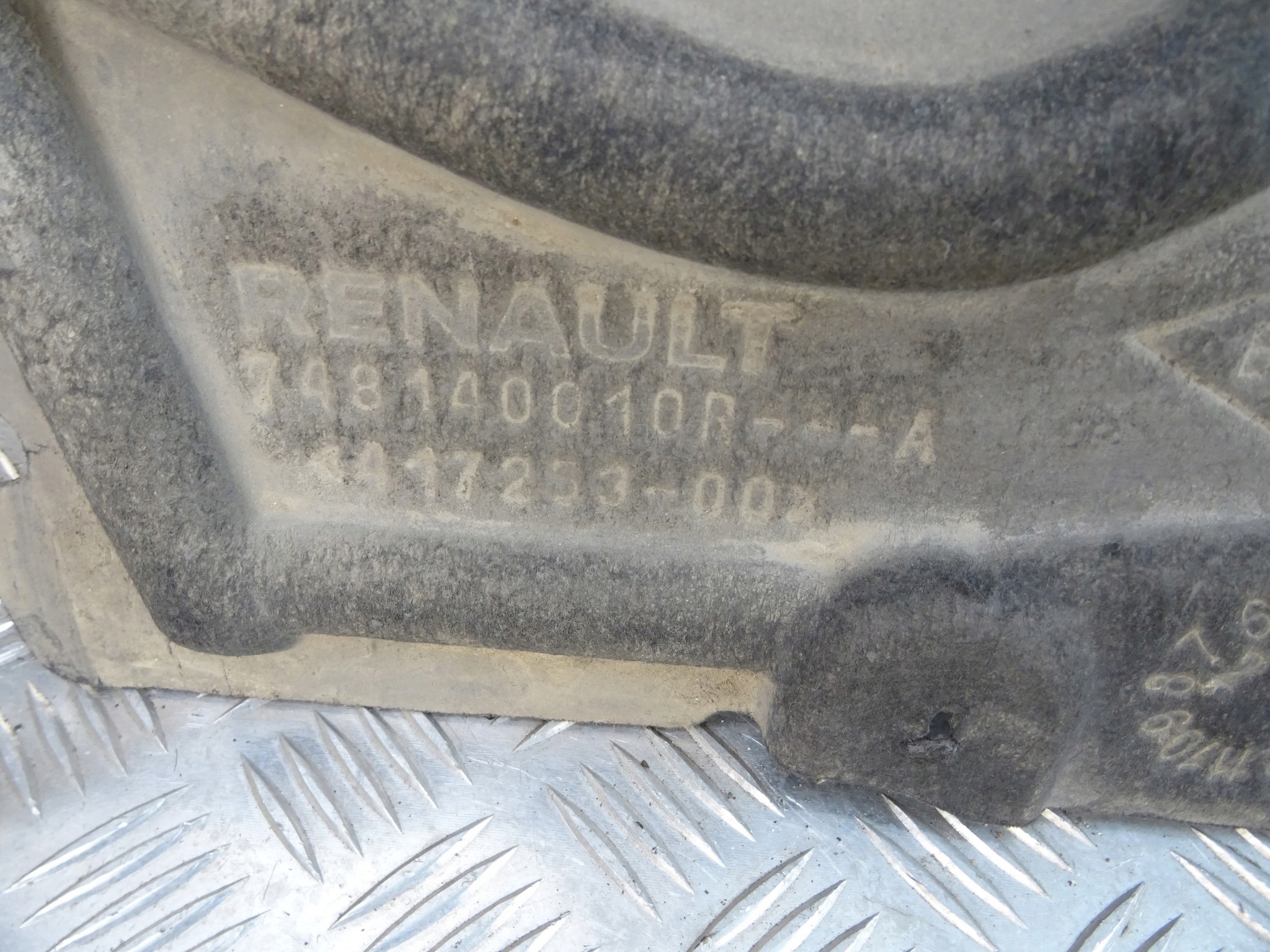 RENAULT MEGANE 5 V E-TECH abdeckung Blende Abdeckung Unterfahrschutz rechts 748140010R