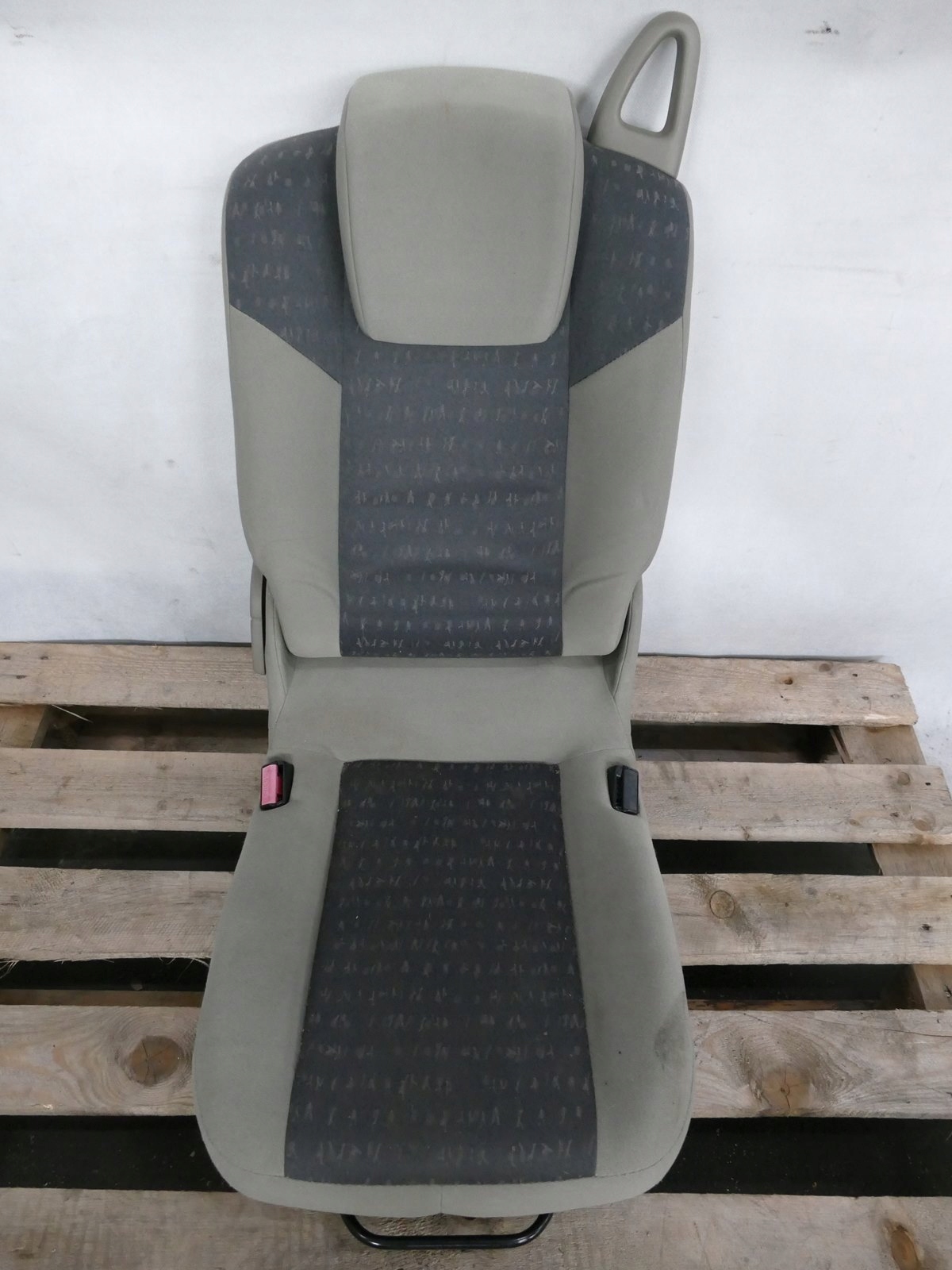 renault SCENIC II кресло середина зад 2