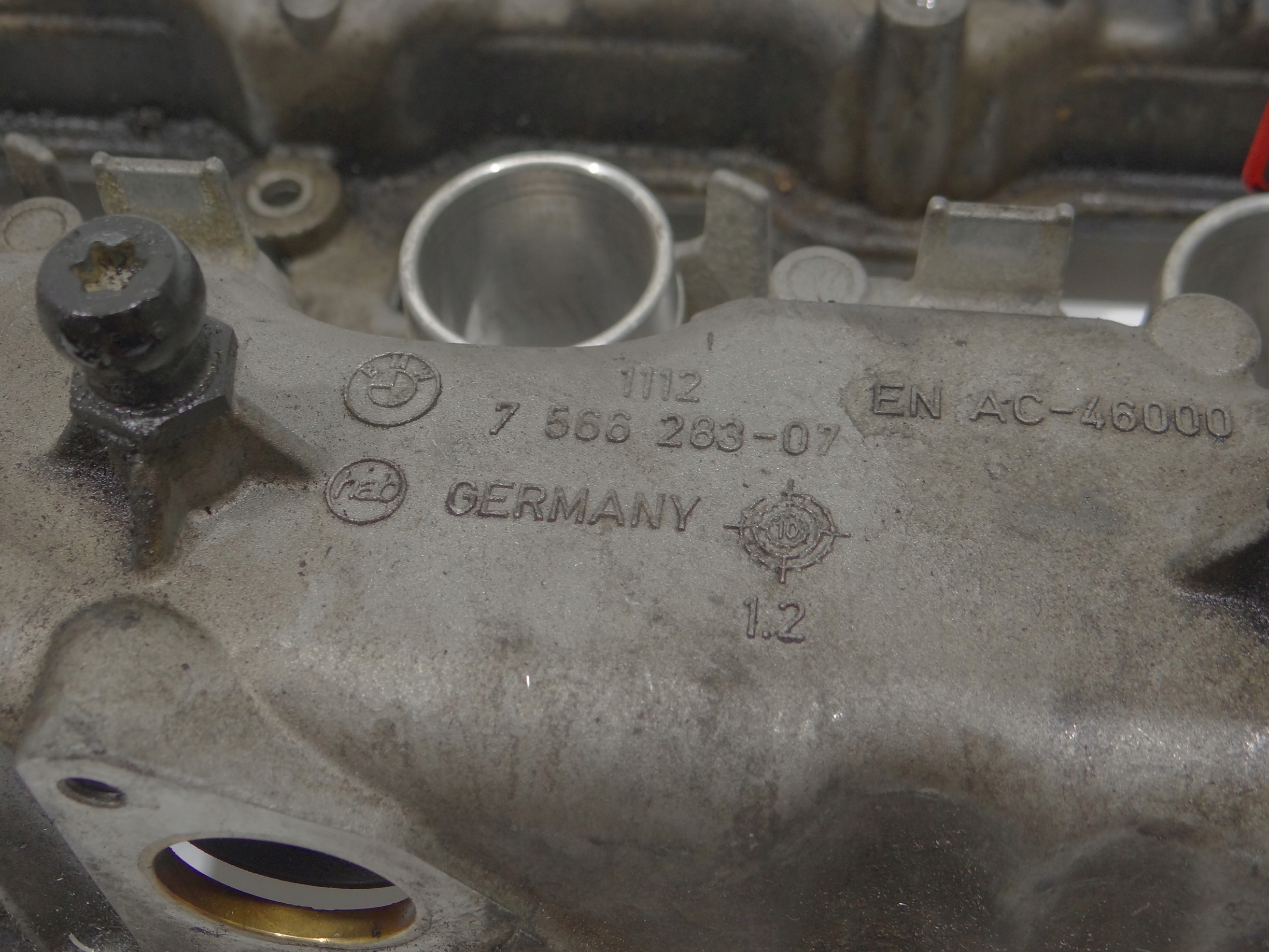 Abdeckung der Ventile BMW F01 F02 N63B44A 7566283
