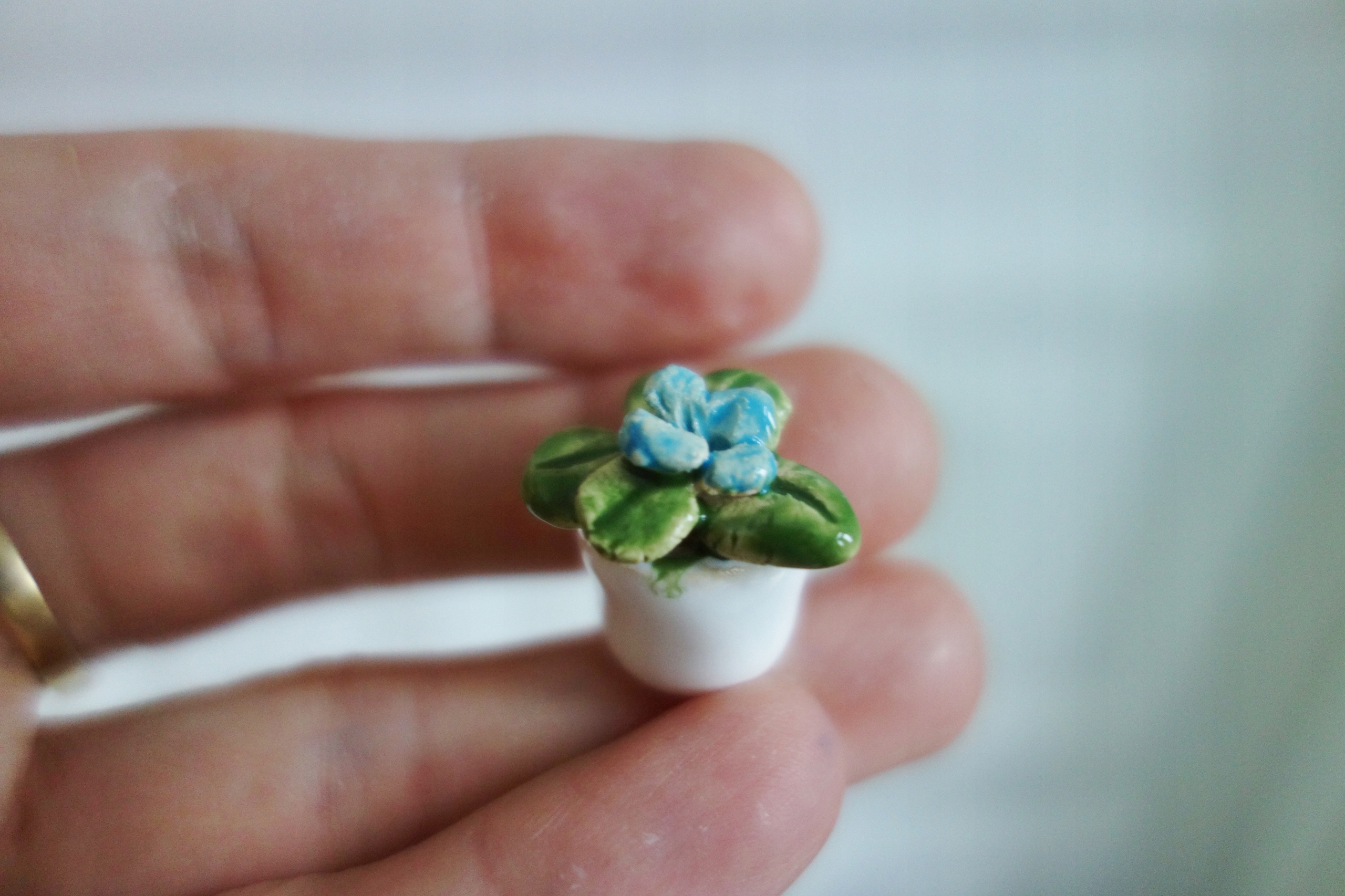 Miniaturní kytička v květináči do domečku pro panenky