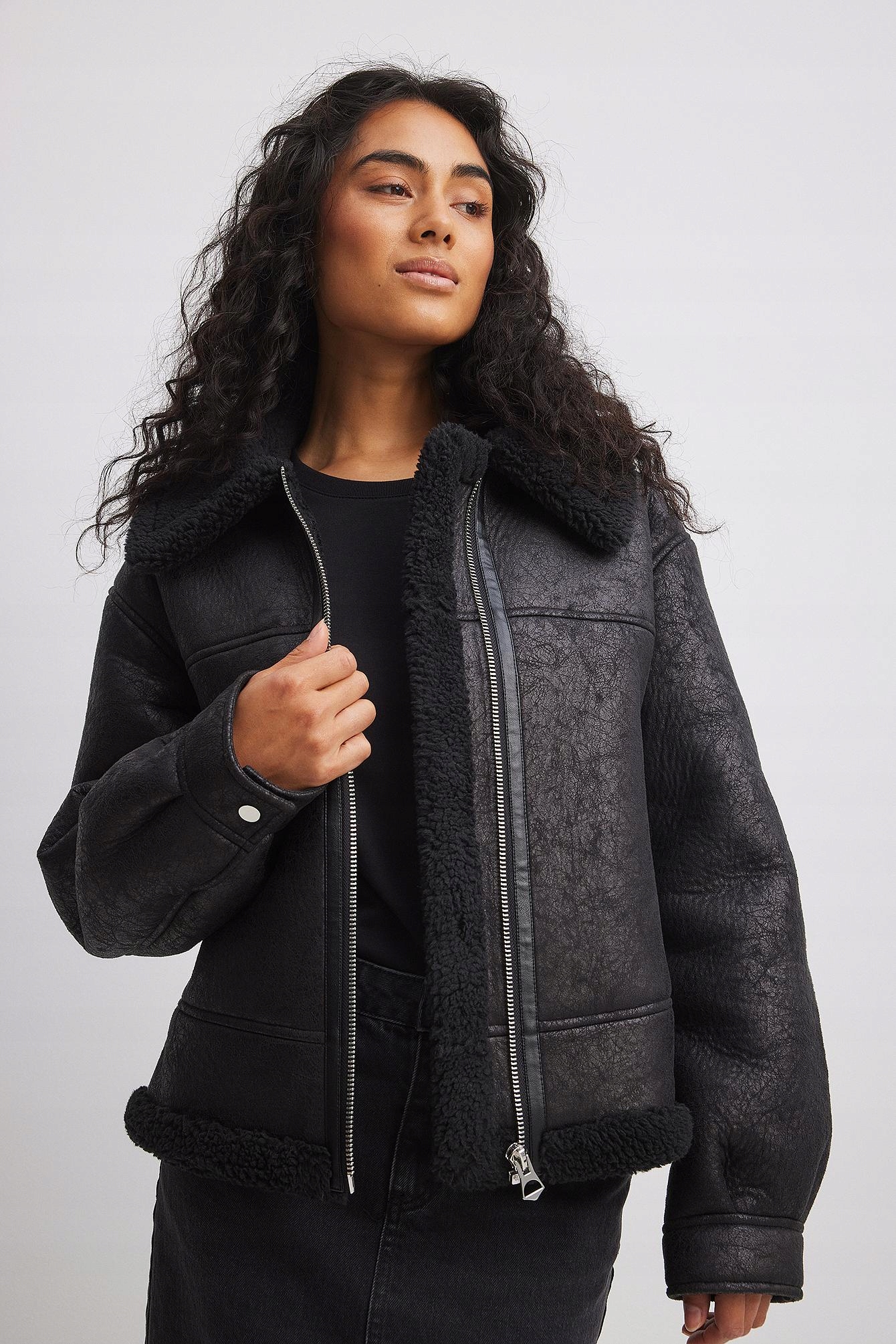 Černá Dámská Zateplená Kožichová Bunda Ve Stylu Vintage Na-kd 36