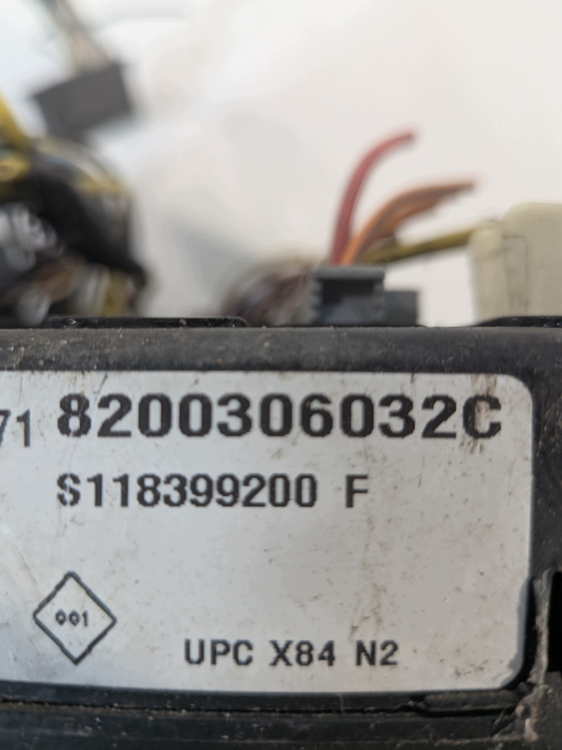 Module UPC Module fusibles OE 8200306032C Renault Scenic 2 II 03-09