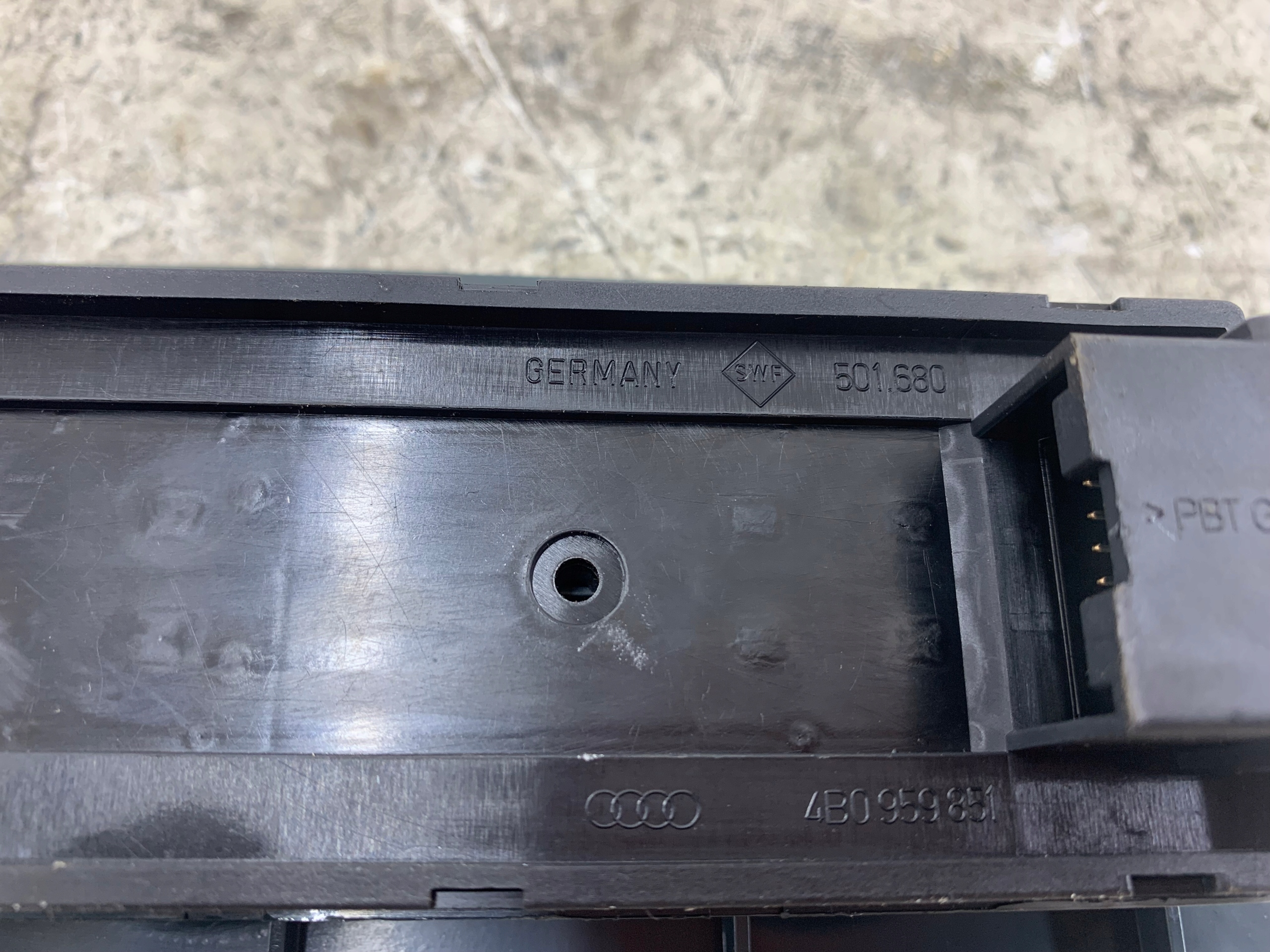AUDI A3 8L switch PANEL of the window left front 4B0959851