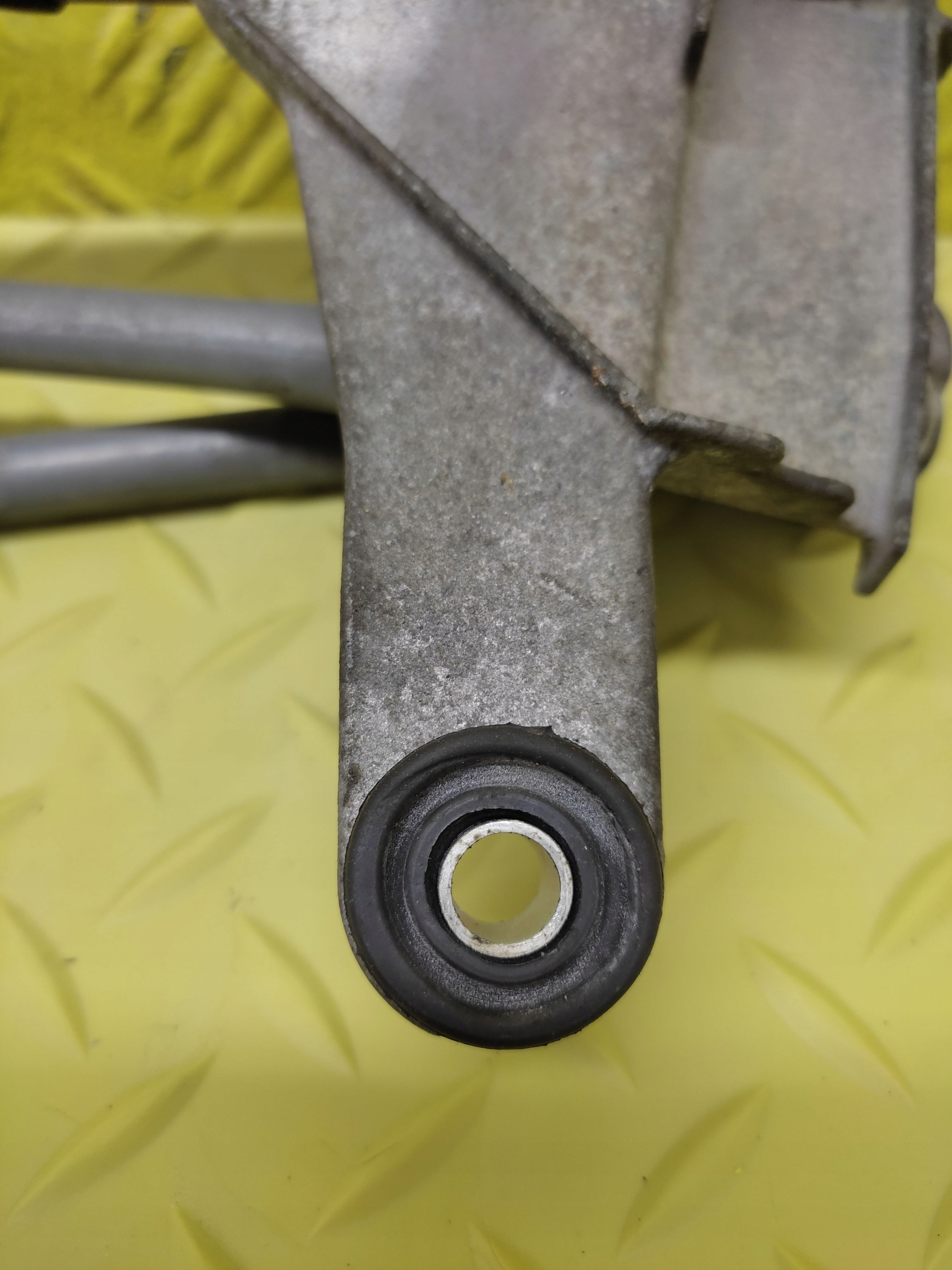 LEXUS RX300 wiper mechanism front 8511048130
