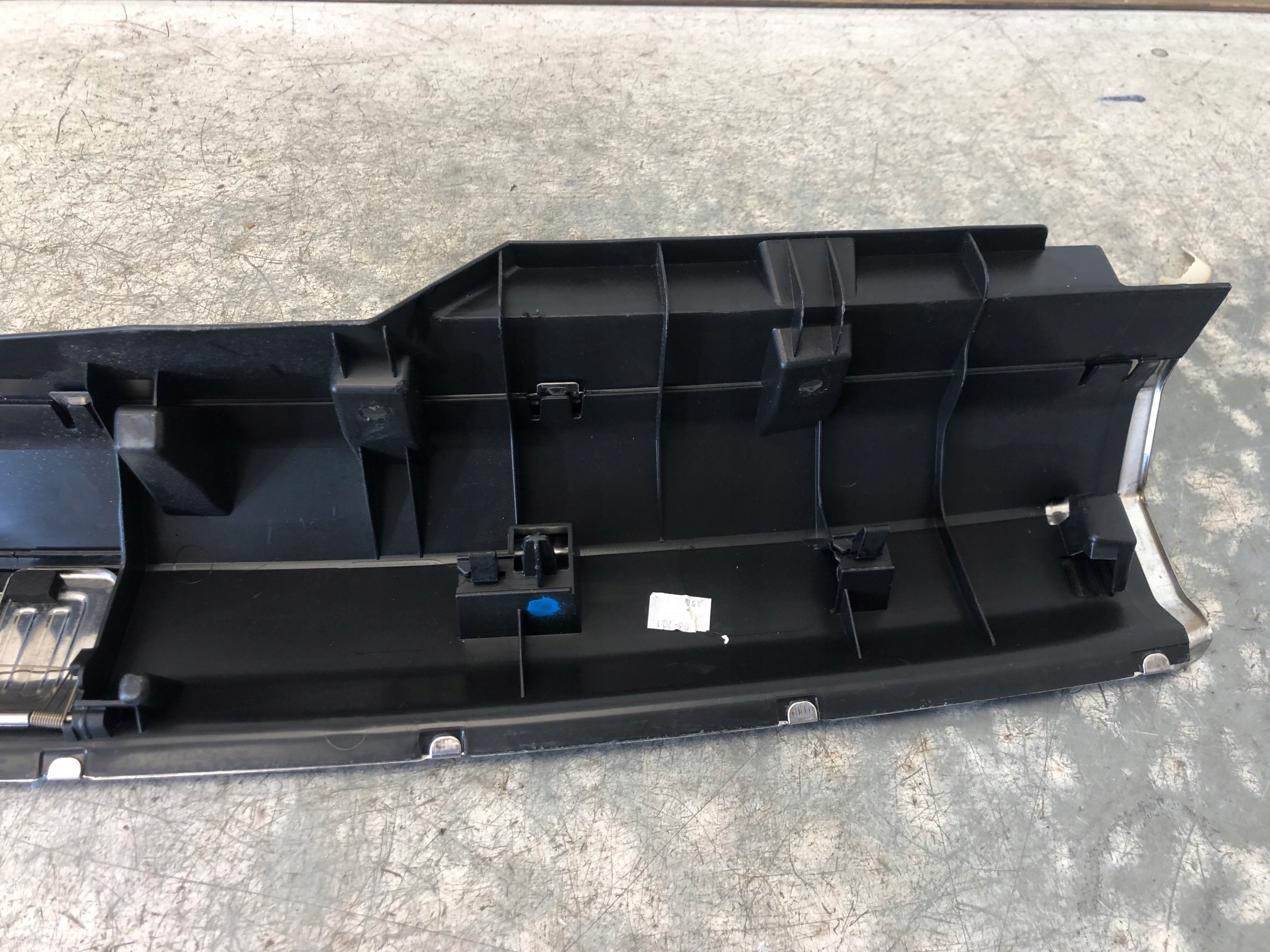 cover of the threshold boot AUDI A4 B8 KOMBI 8K9864483C