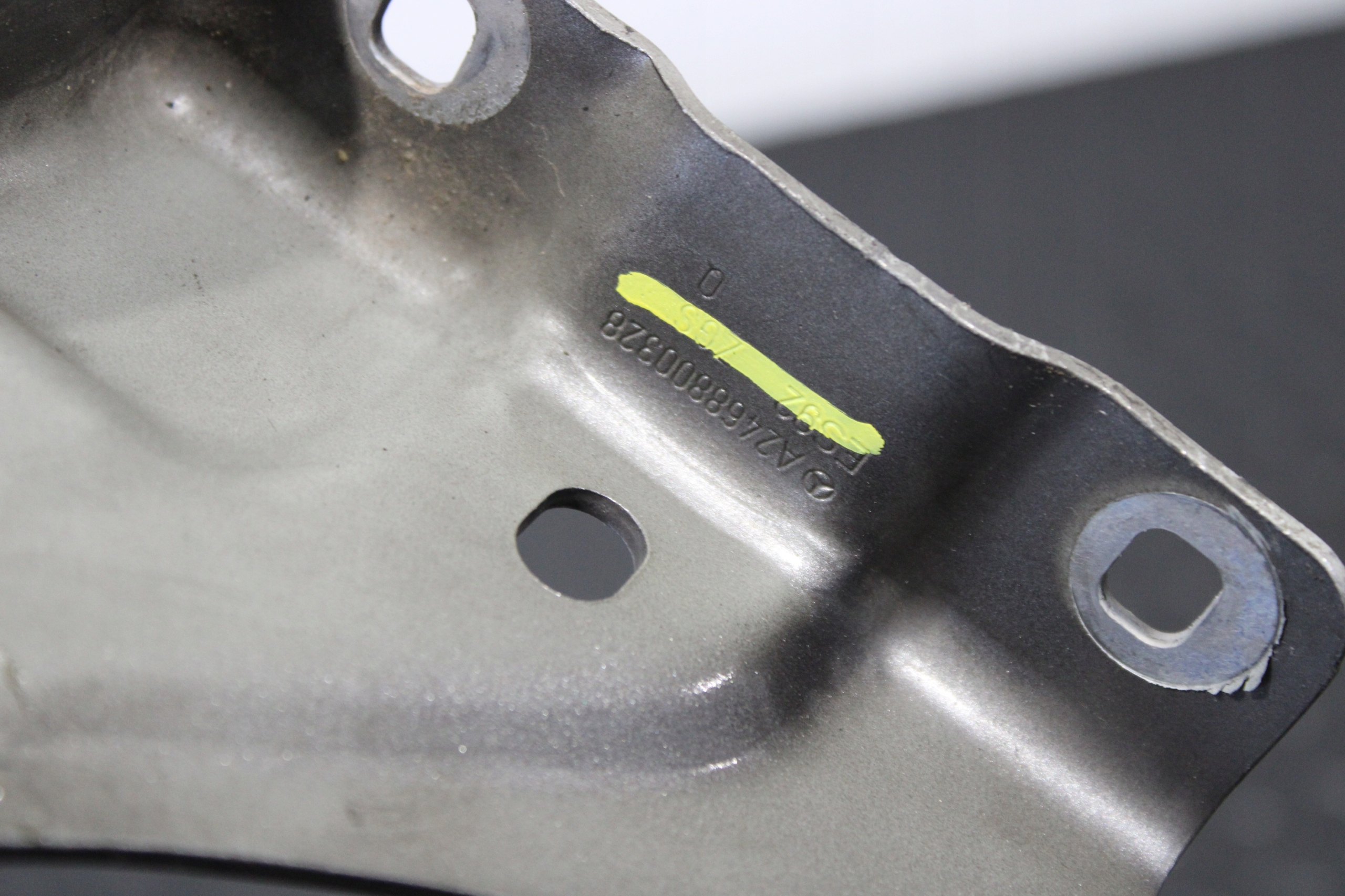 hinge bonnets left MERCEDES B-KLASA W246 LIFT A2468800328