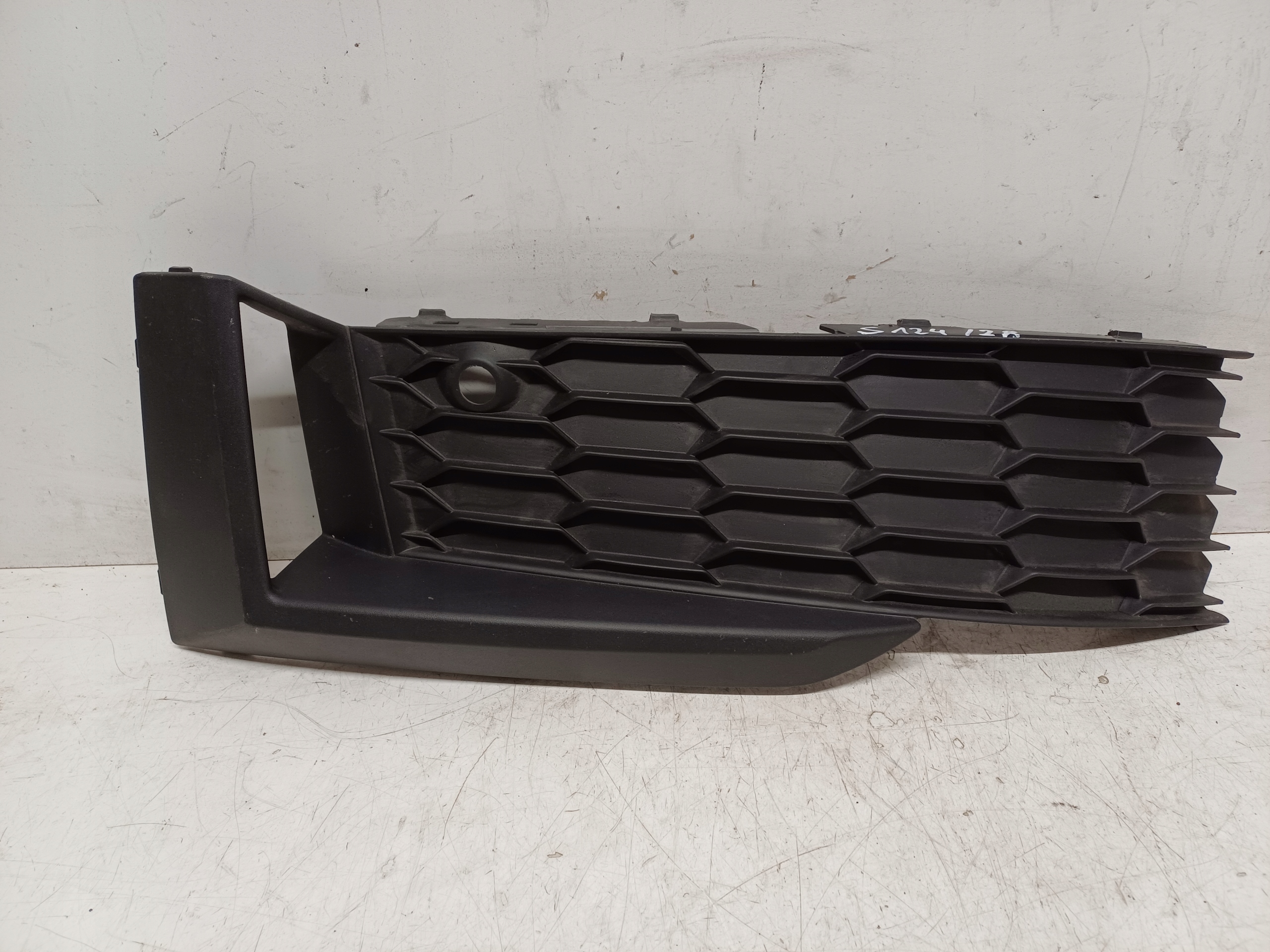 SKODA KODIAQ LIFT 19- KRATKA ZDERZAKA PRZÓD LEWA 565807367C