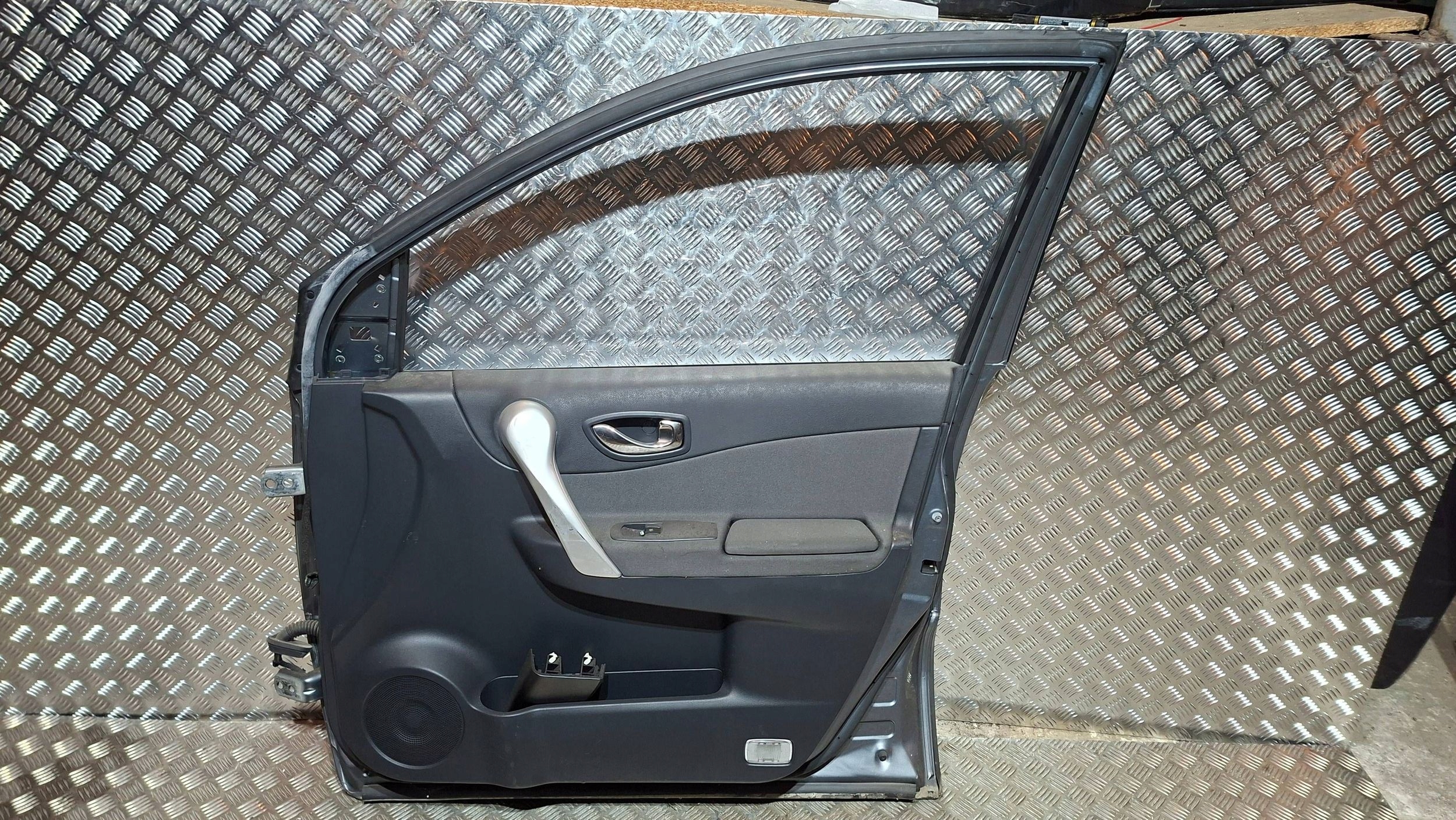door right front RENAULT KOLEOS and 2007