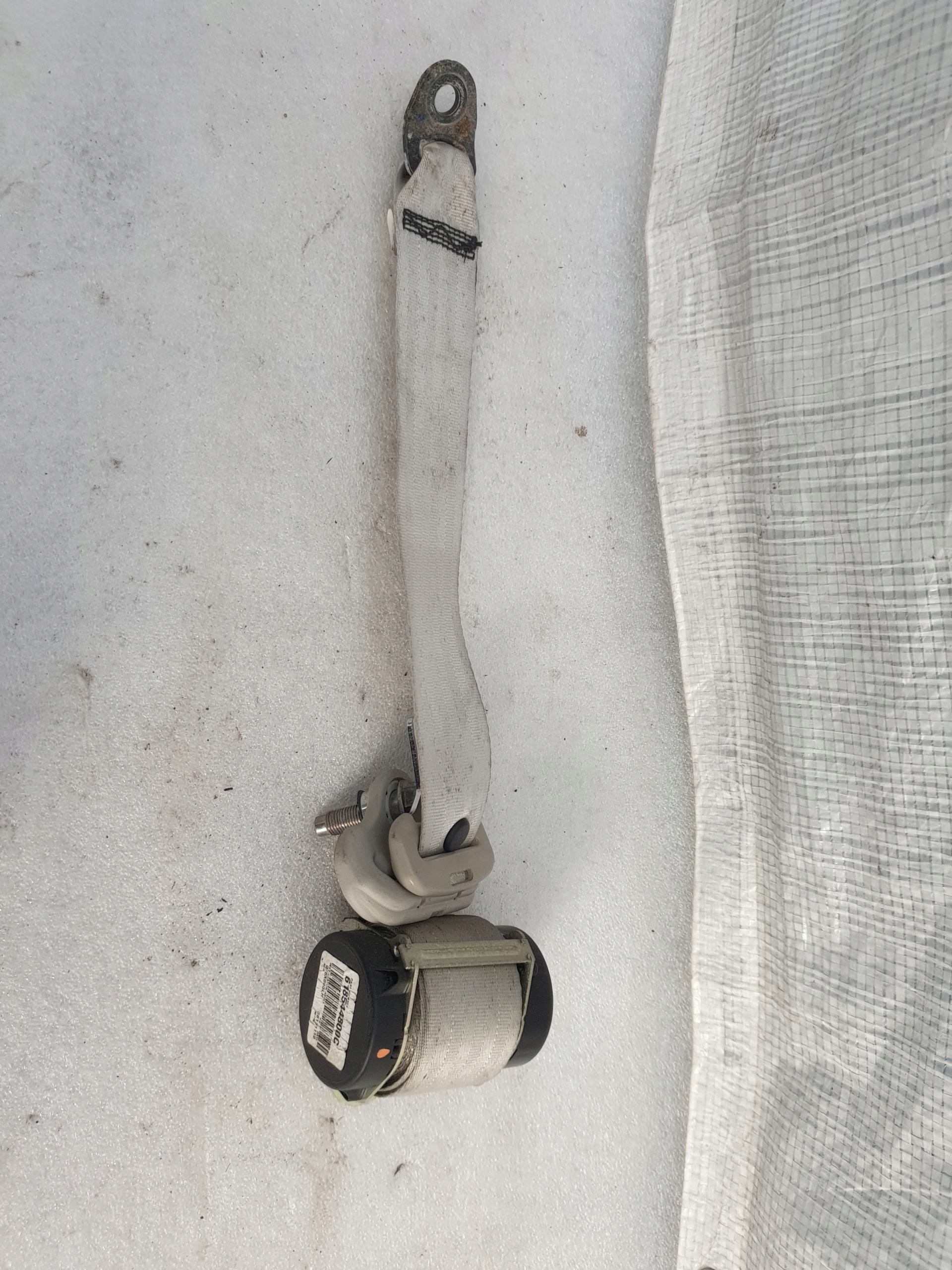 618544800C - NISSAN LEAF AND SEAT BELT LEFT REAR