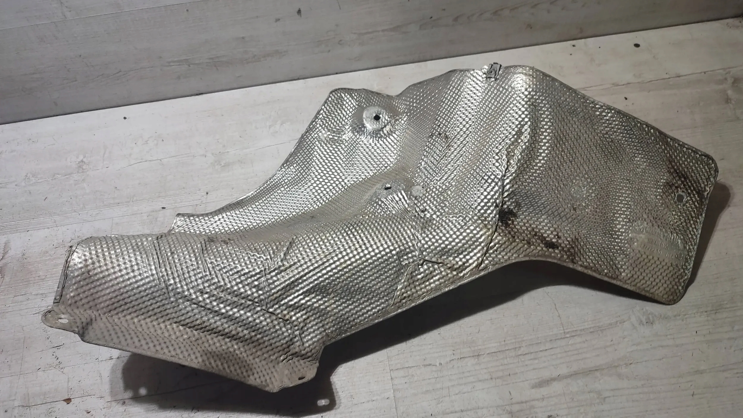 BMW X3 F25 15r 2.0d Blende Abdeckung termiczna rury