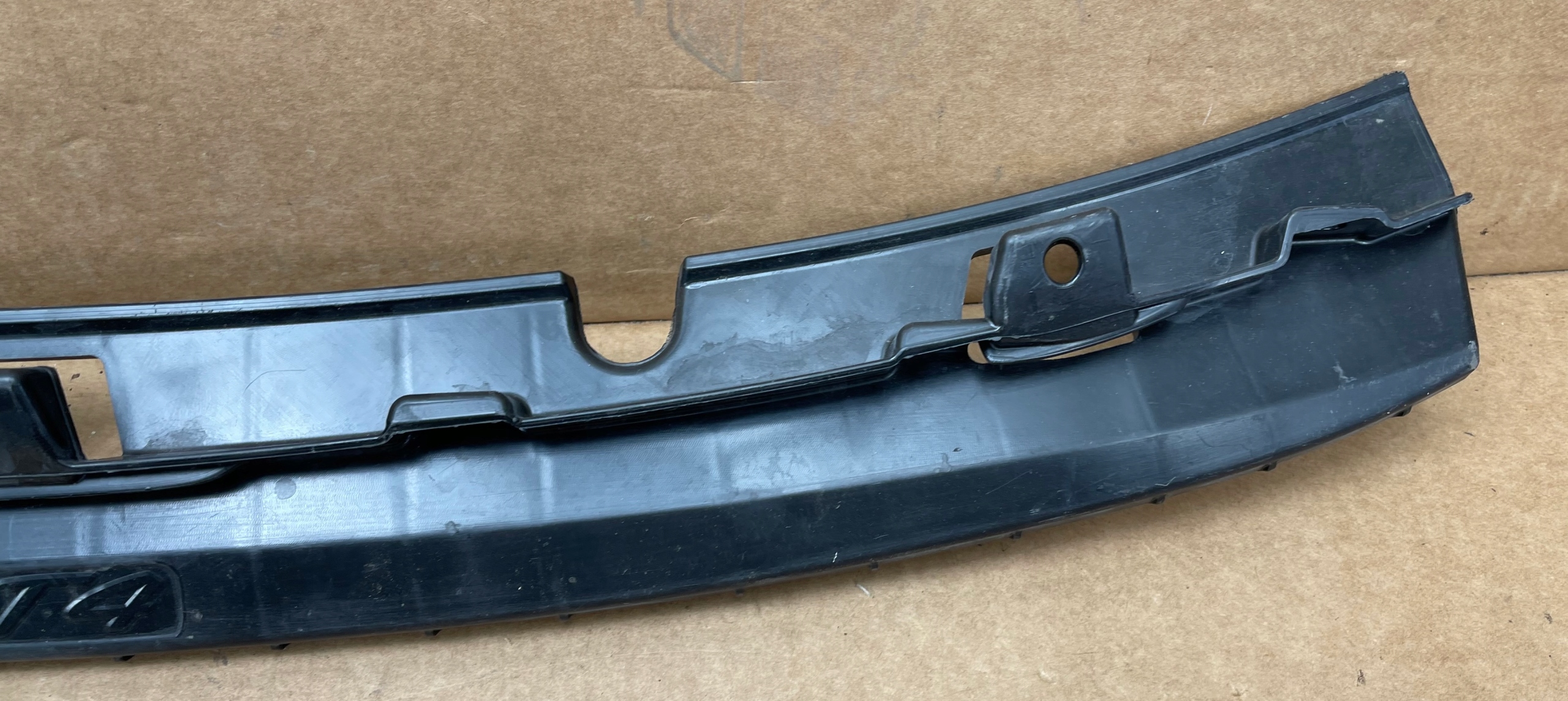 PORSCHE CAYMAN 982 GT4 SPOILER lišta nárazníku předek 982807327D
