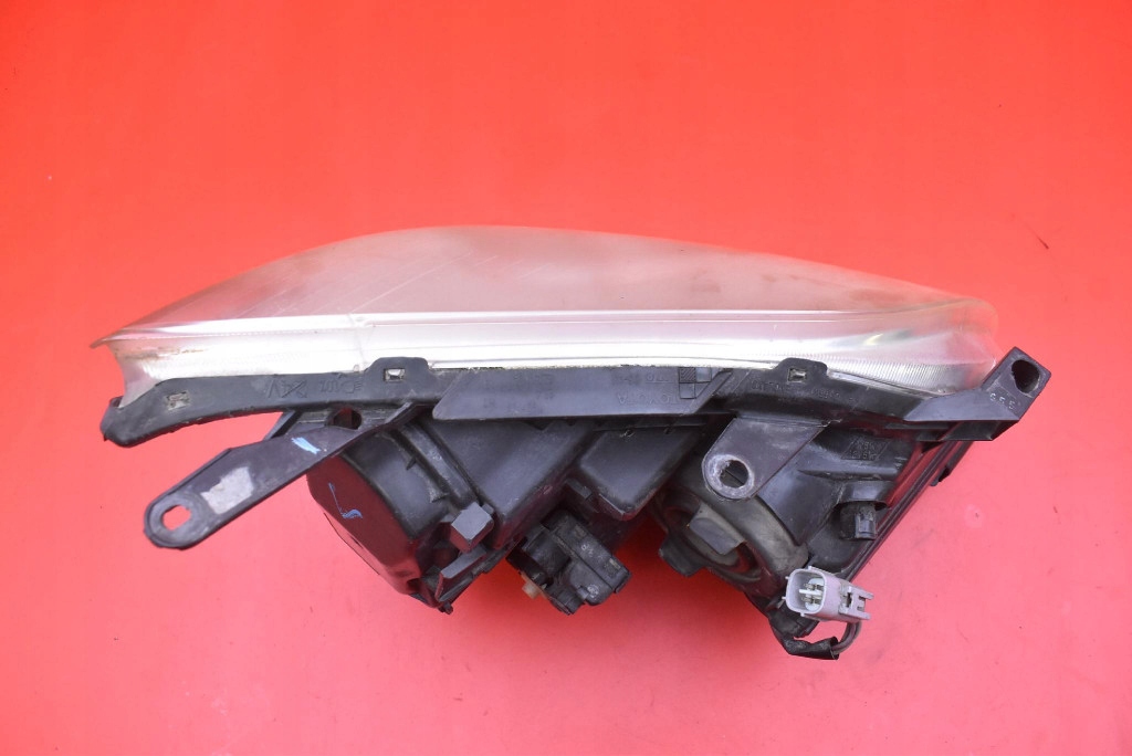 REFLEKTOR left light front lens EU 05-43 TOYOTA AVENSIS 2 II T25 02-06