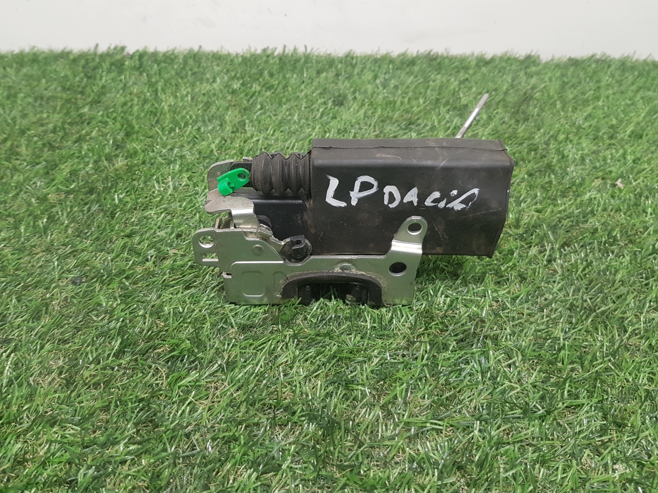 lock door left front DACIA DUSTER 8200735225