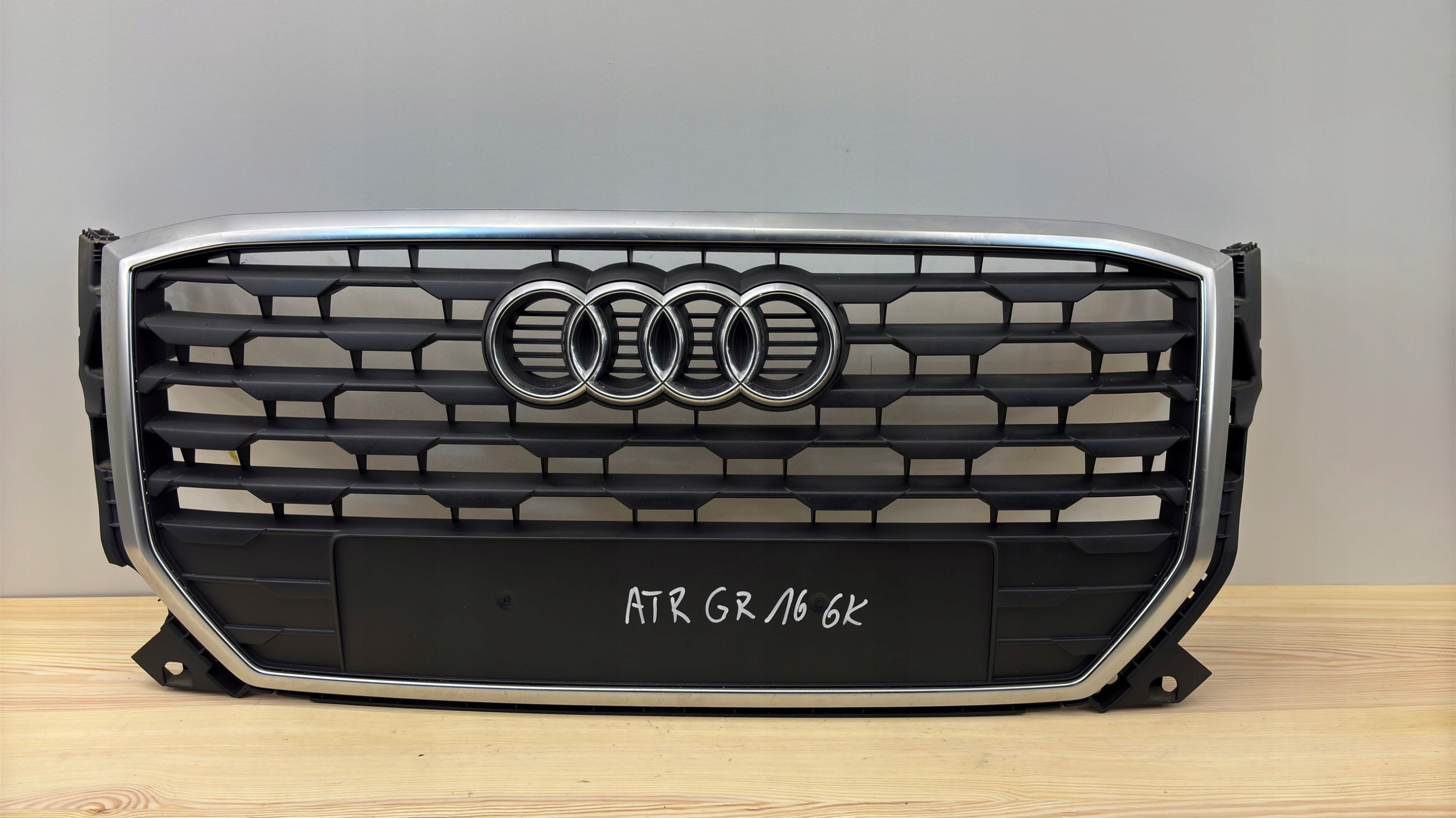 Audi Q2 Kühlergrill FRONTGRILL Kühlergitter 81A8536510G - Thumbnail 1